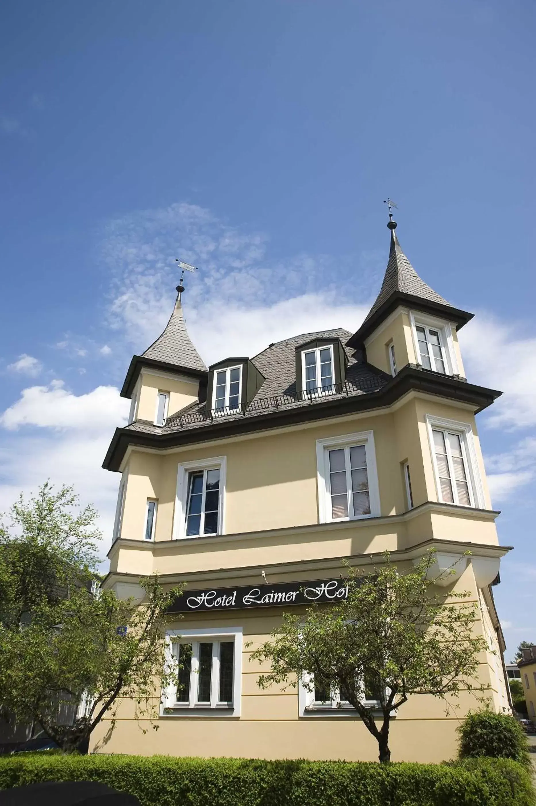 Facade/entrance, Property Building in Laimer Hof am Schloss Nymphenburg