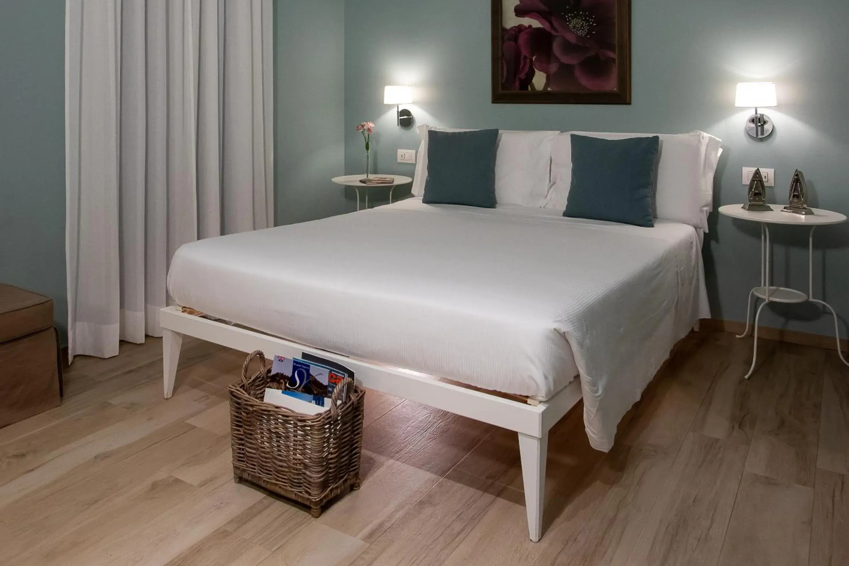 Bedroom, Bed in Blu Hotel
