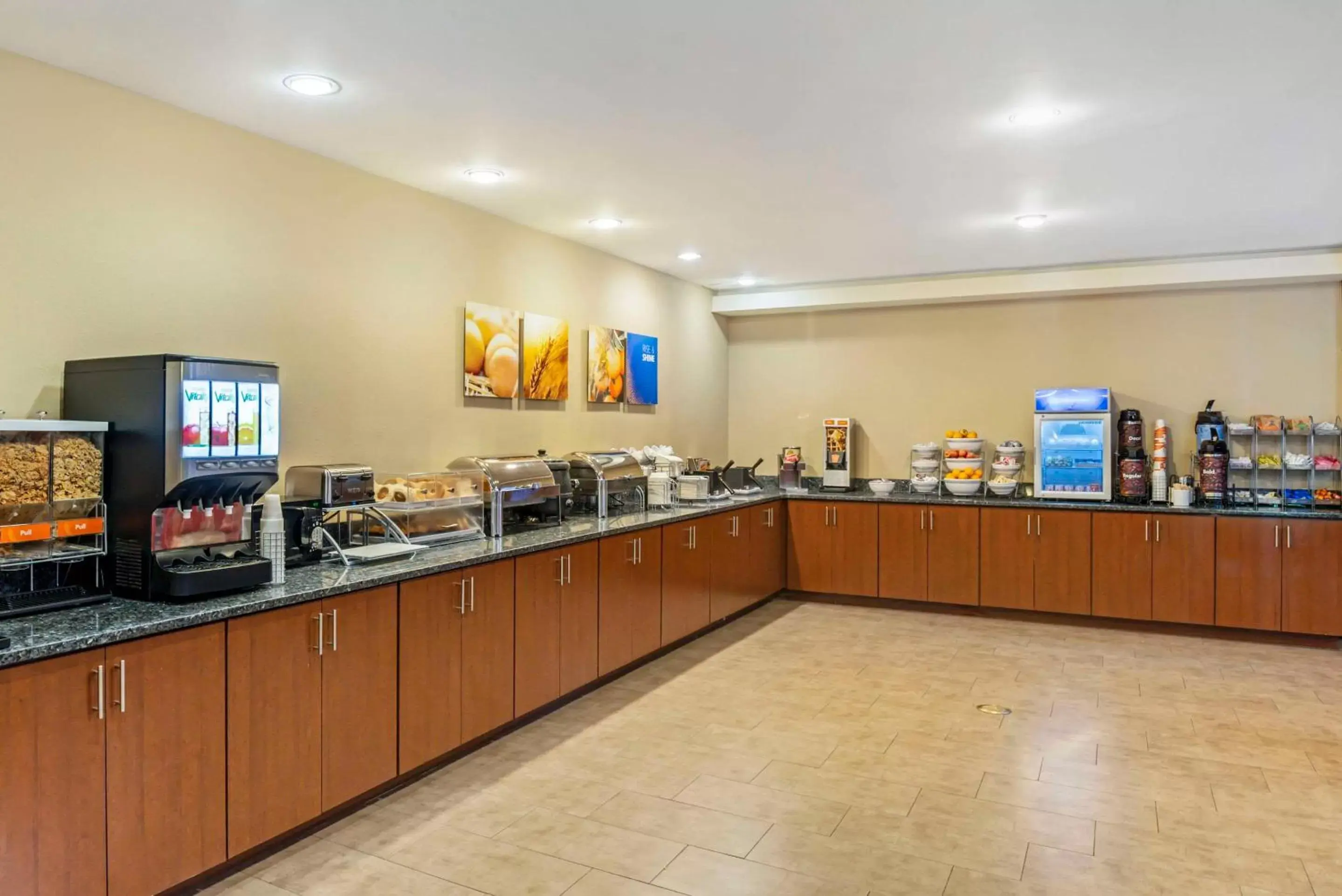 Breakfast, Restaurant/Places to Eat in Comfort Suites at Virginia Center Commons