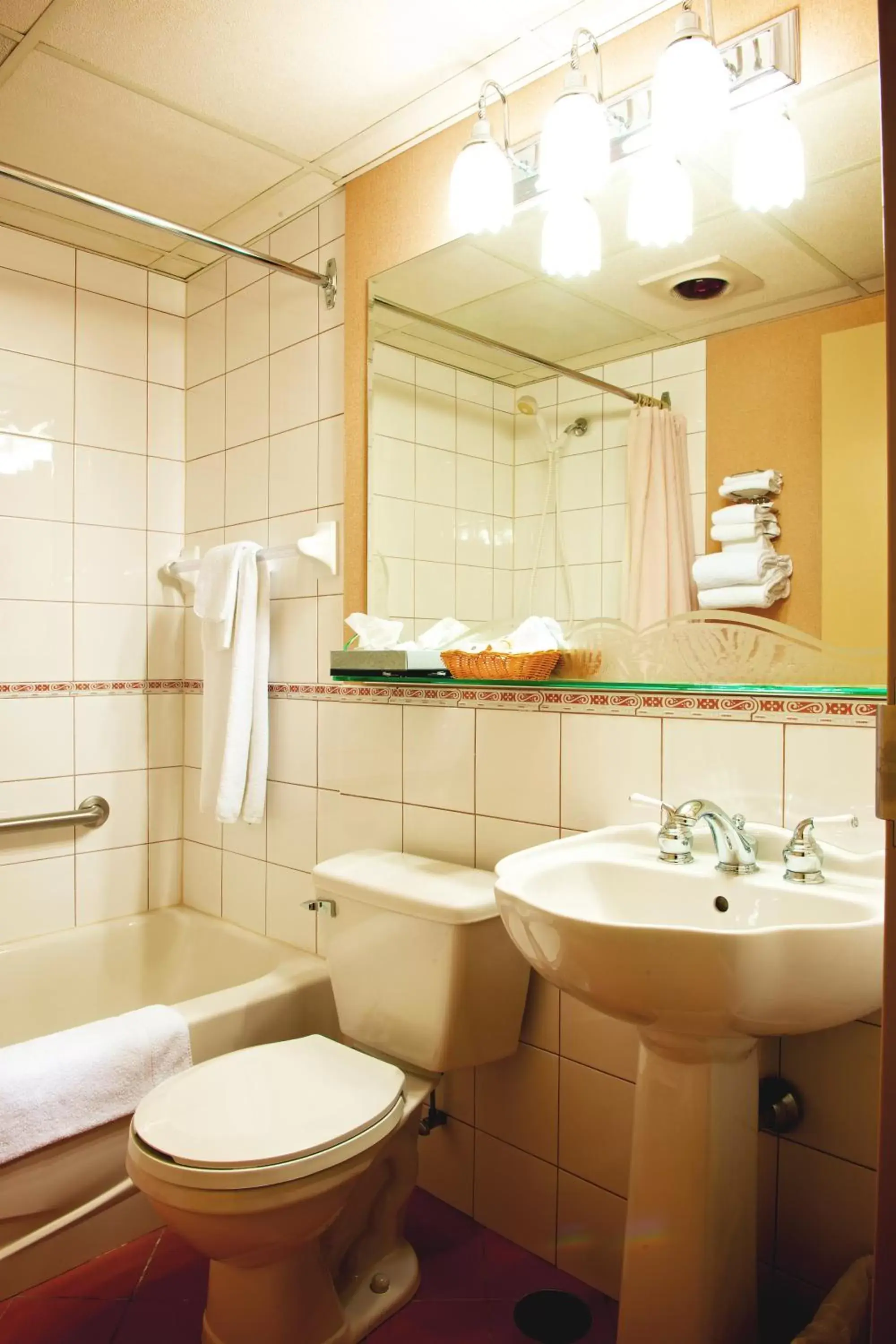 Bathroom in Hôtel Castel