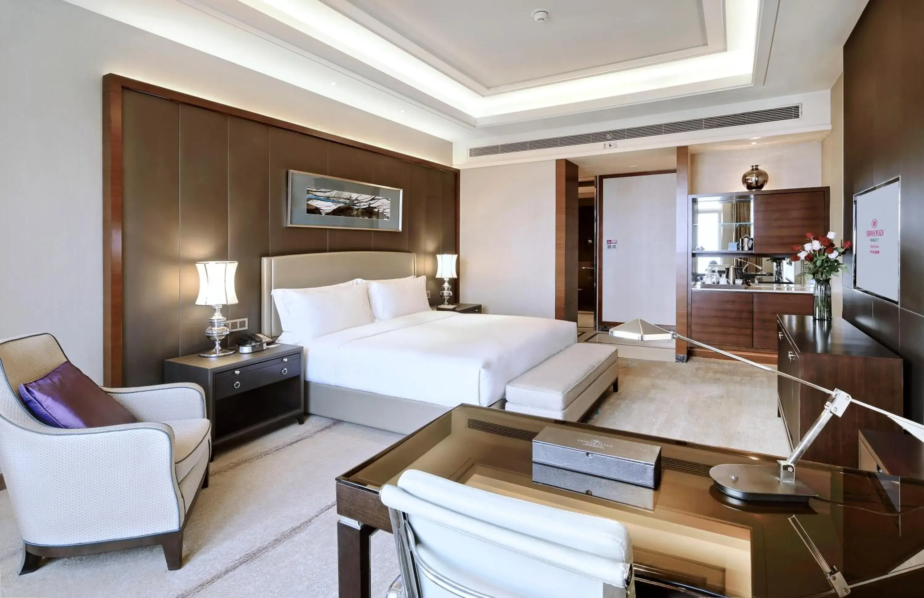 Property building, Bed in Crowne Plaza Tianjin Jinnan by IHG Property building, Bed in Crowne Plaza Tianjin Jinnan by IHG