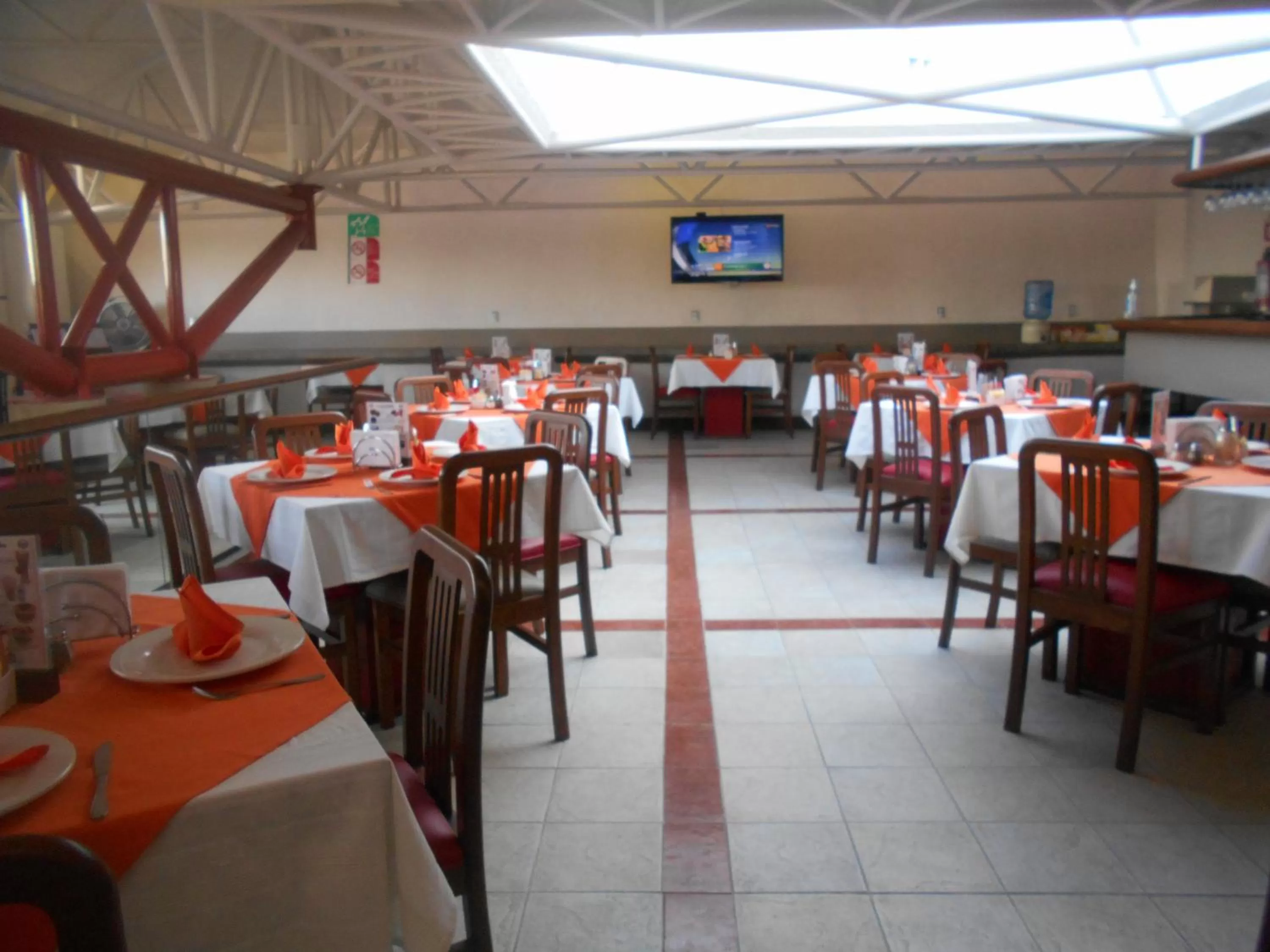 Restaurant/places to eat in Hotel Puente Real