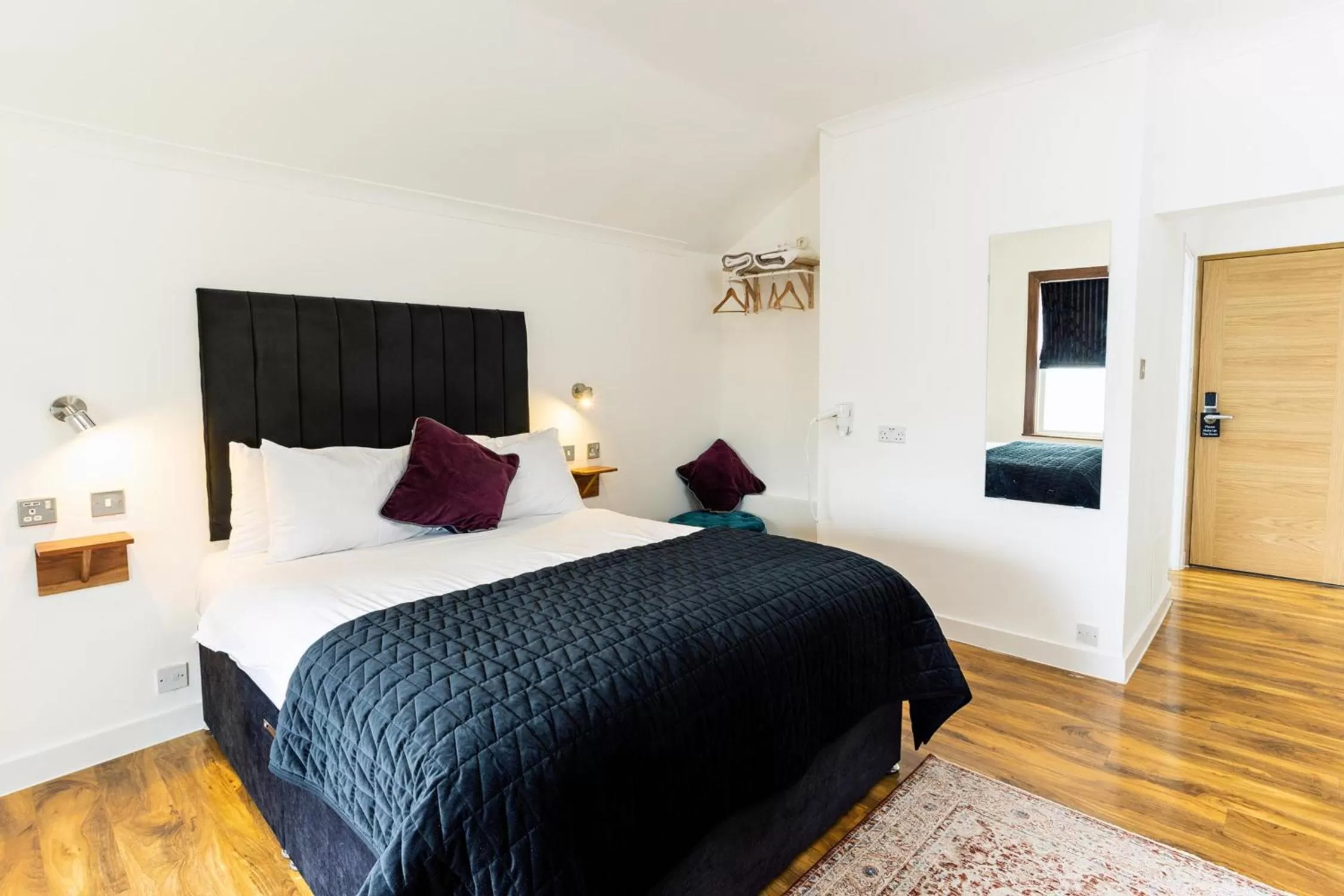 Bedroom, Bed in Cambridge House Hotel