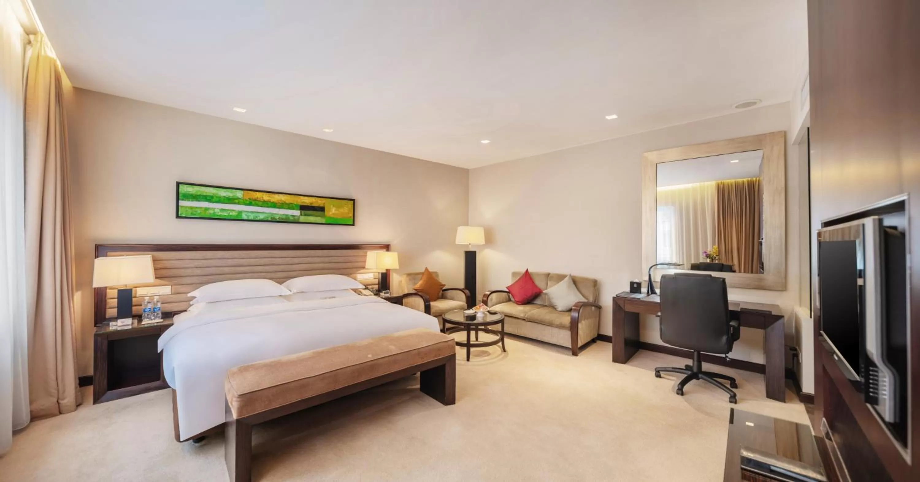 Bed in Shenzhen Sunshine Hotel, Luohu