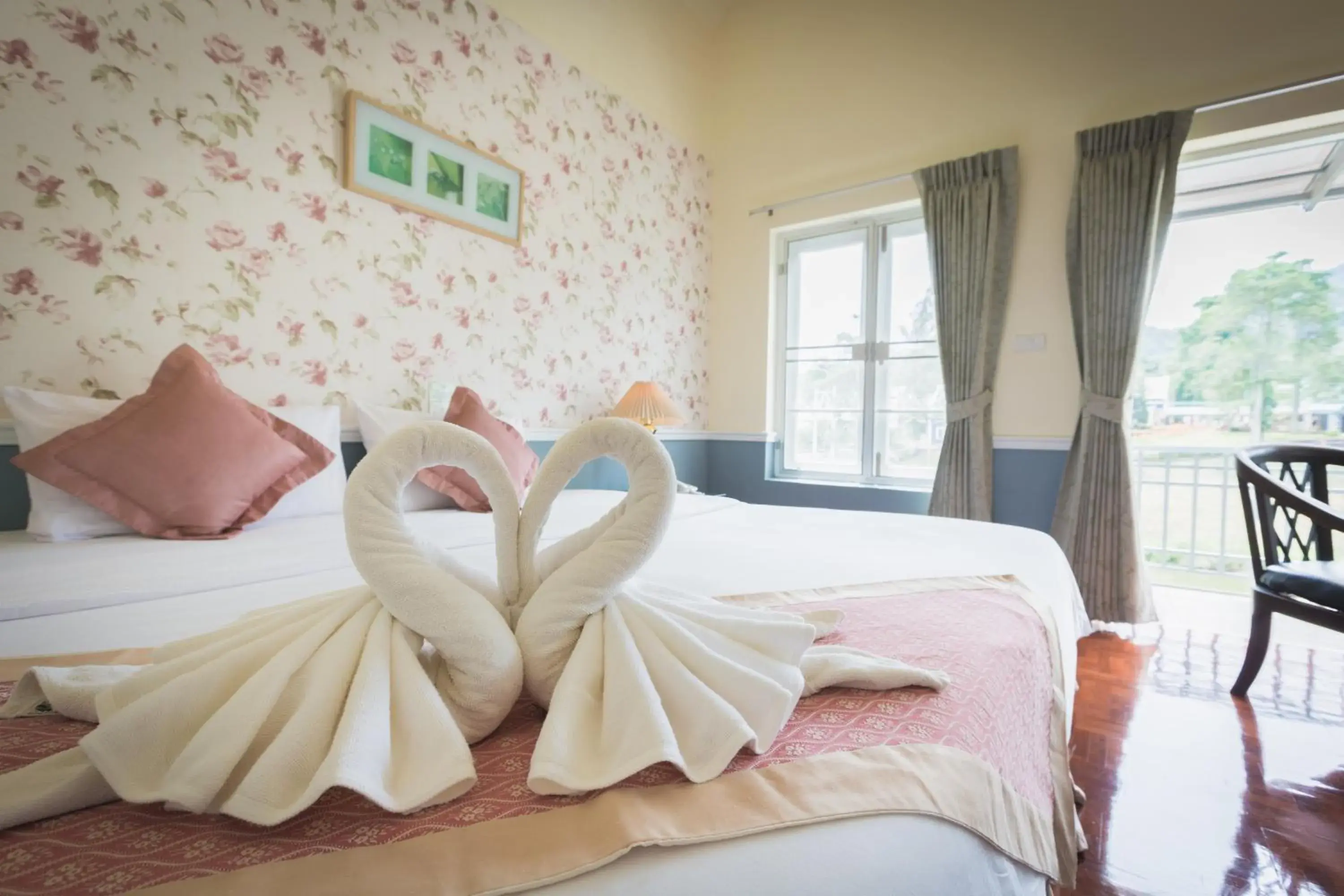 Decorative detail, Bed in Brookside Valley Resort