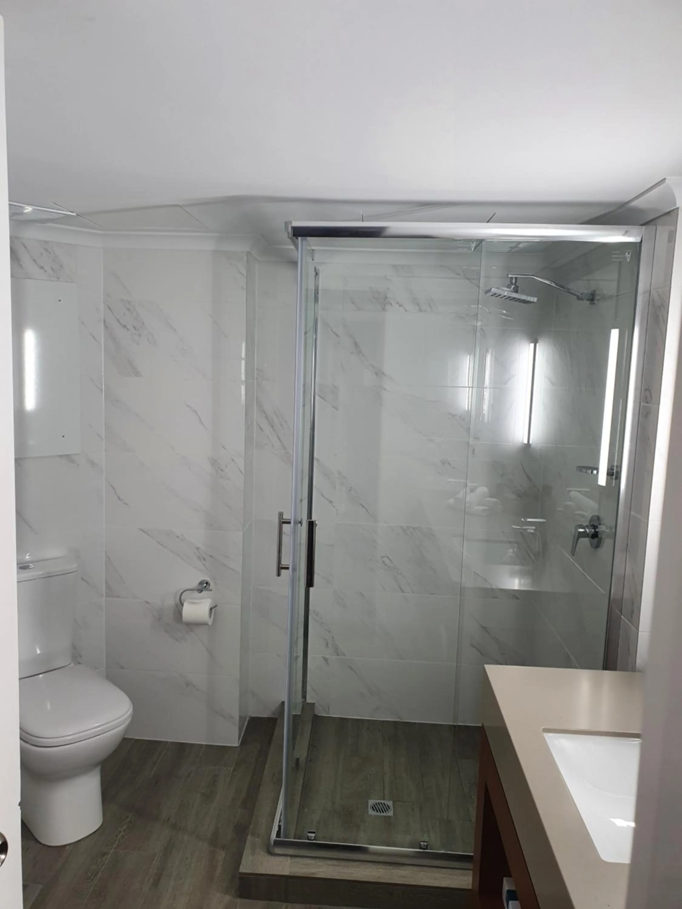 Shower in Madison Capital Executive Apartments