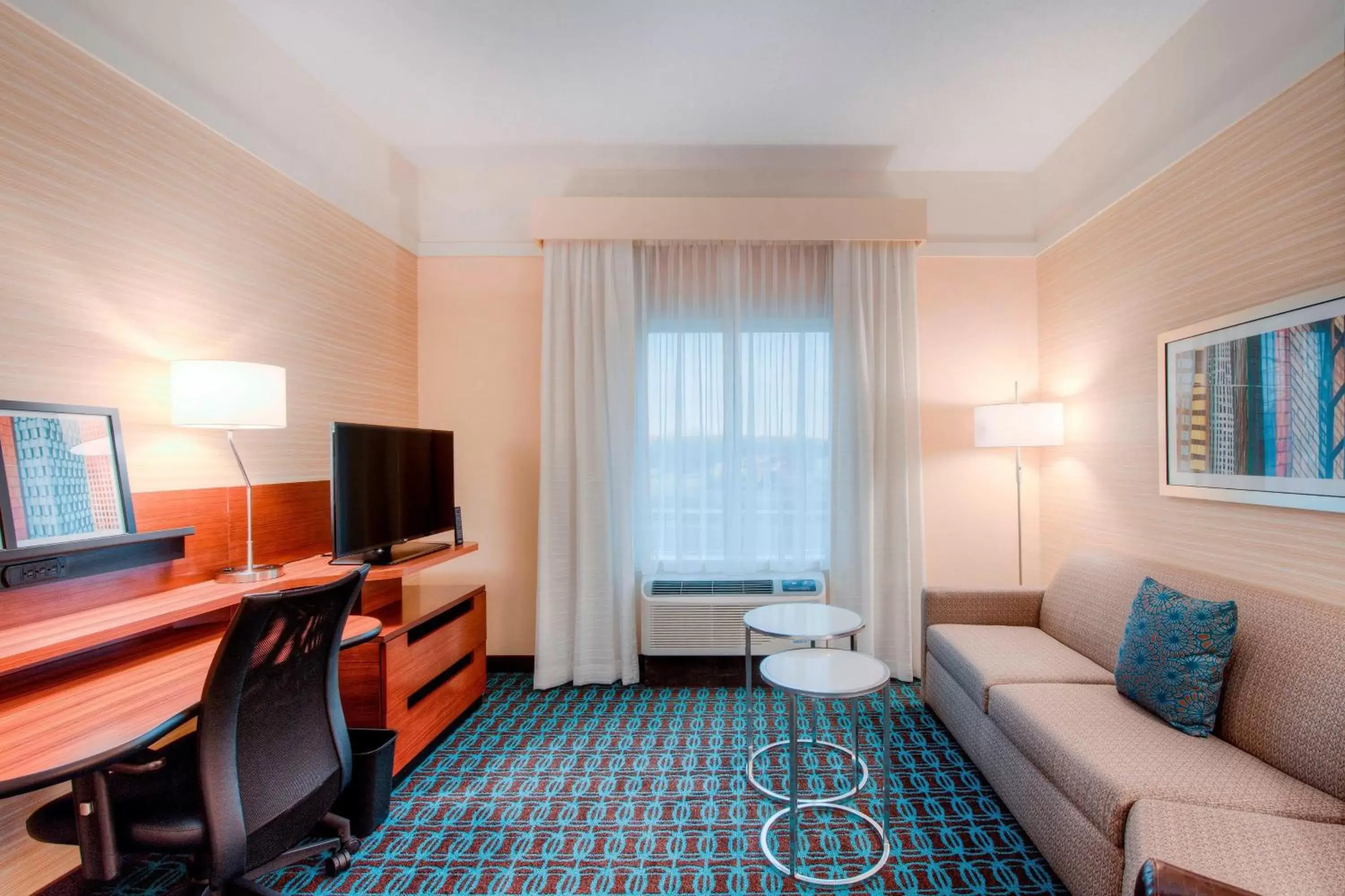 Living room, Seating Area in Fairfield Inn & Suites by Marriott Charlotte Airport