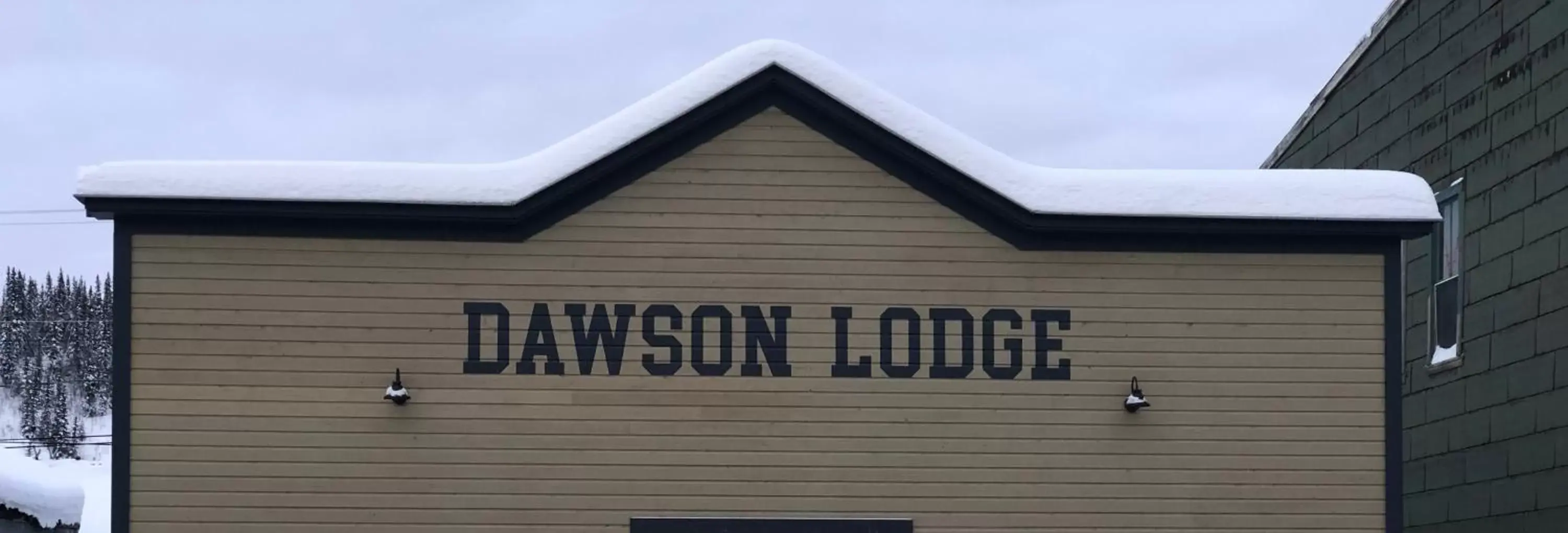 Facade/entrance in Dawson Lodge