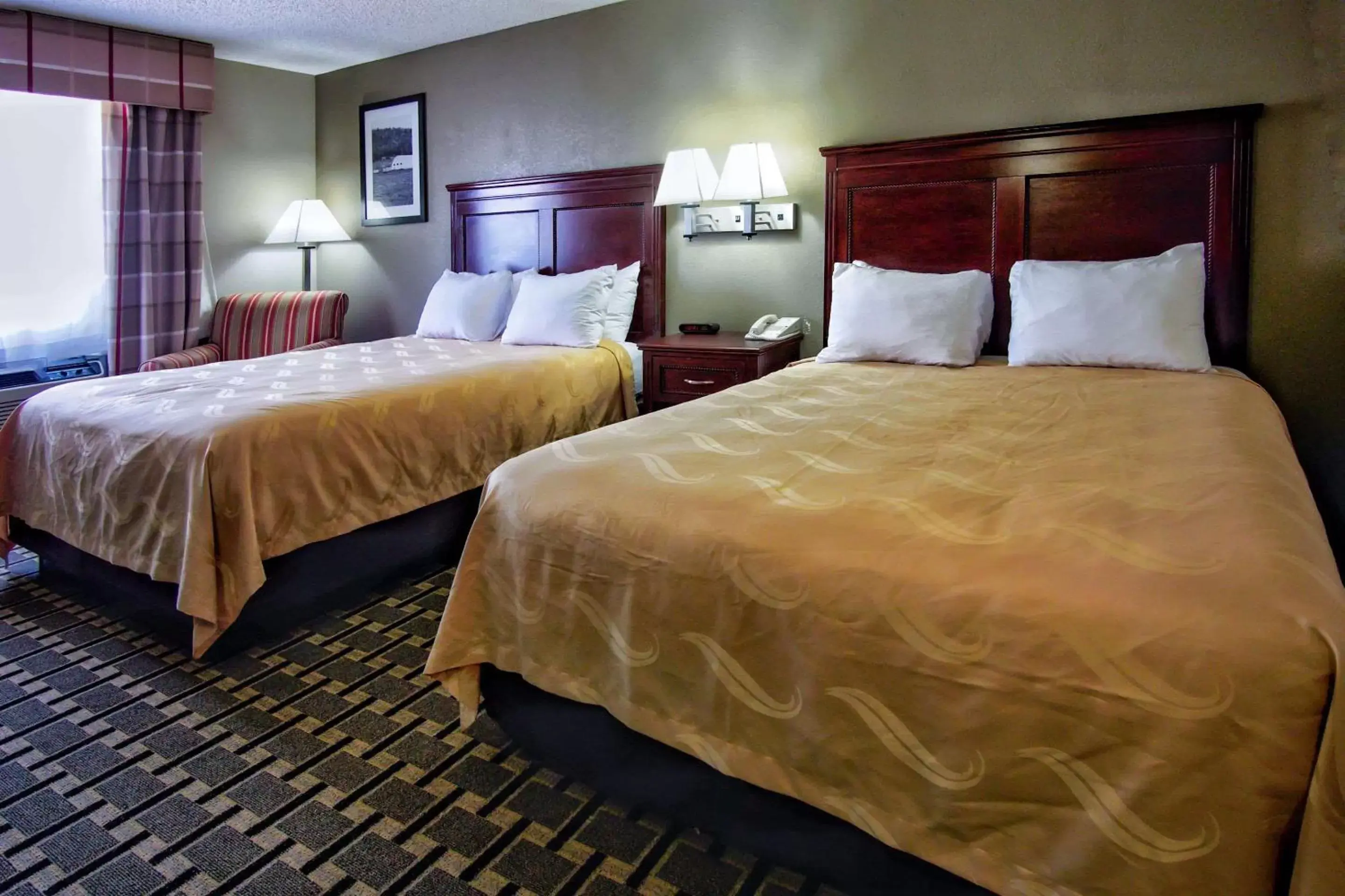 Photo of the whole room, Bed in Quality Inn Moore - Oklahoma City