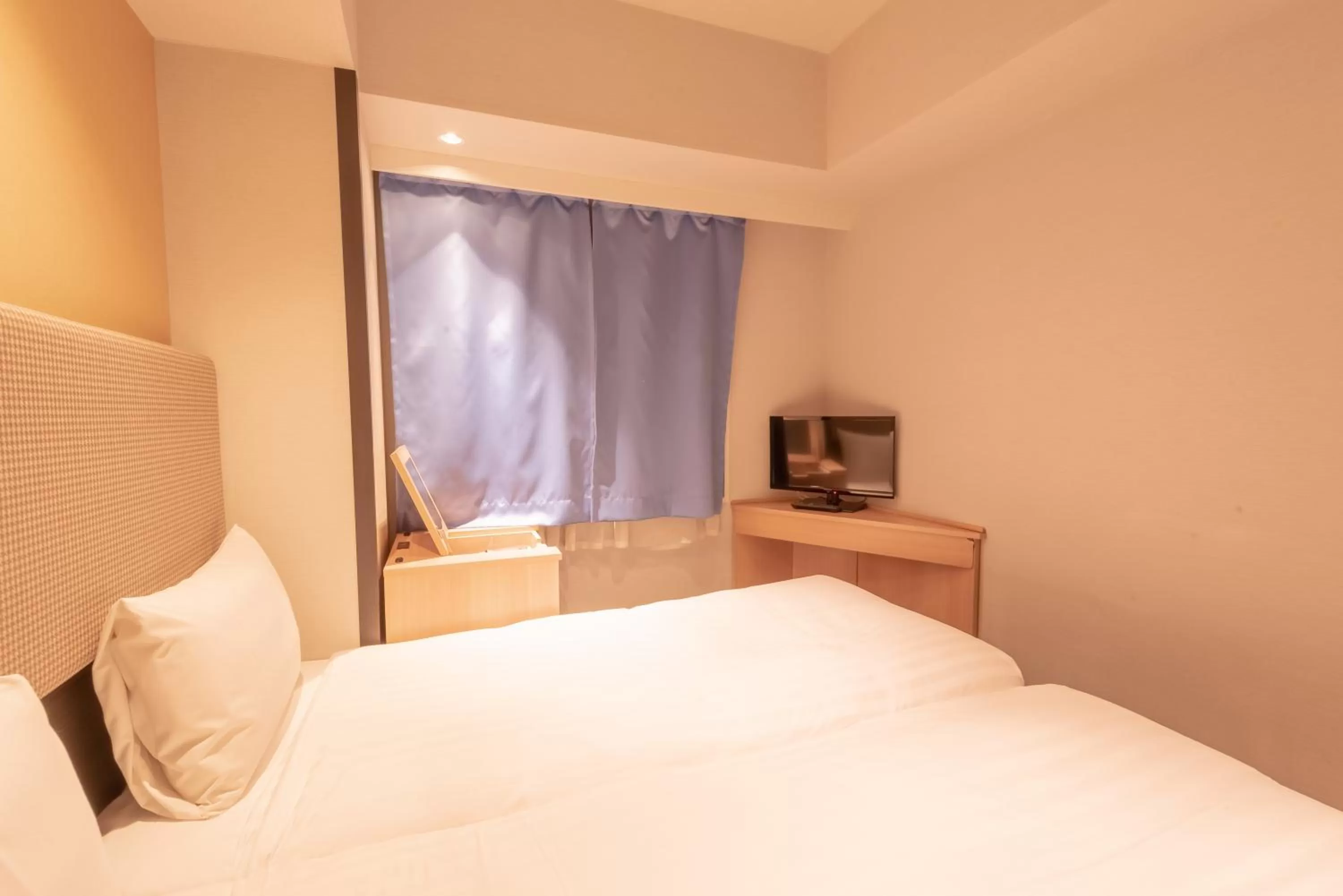 Bed in E Hotel Higashi Shinjuku