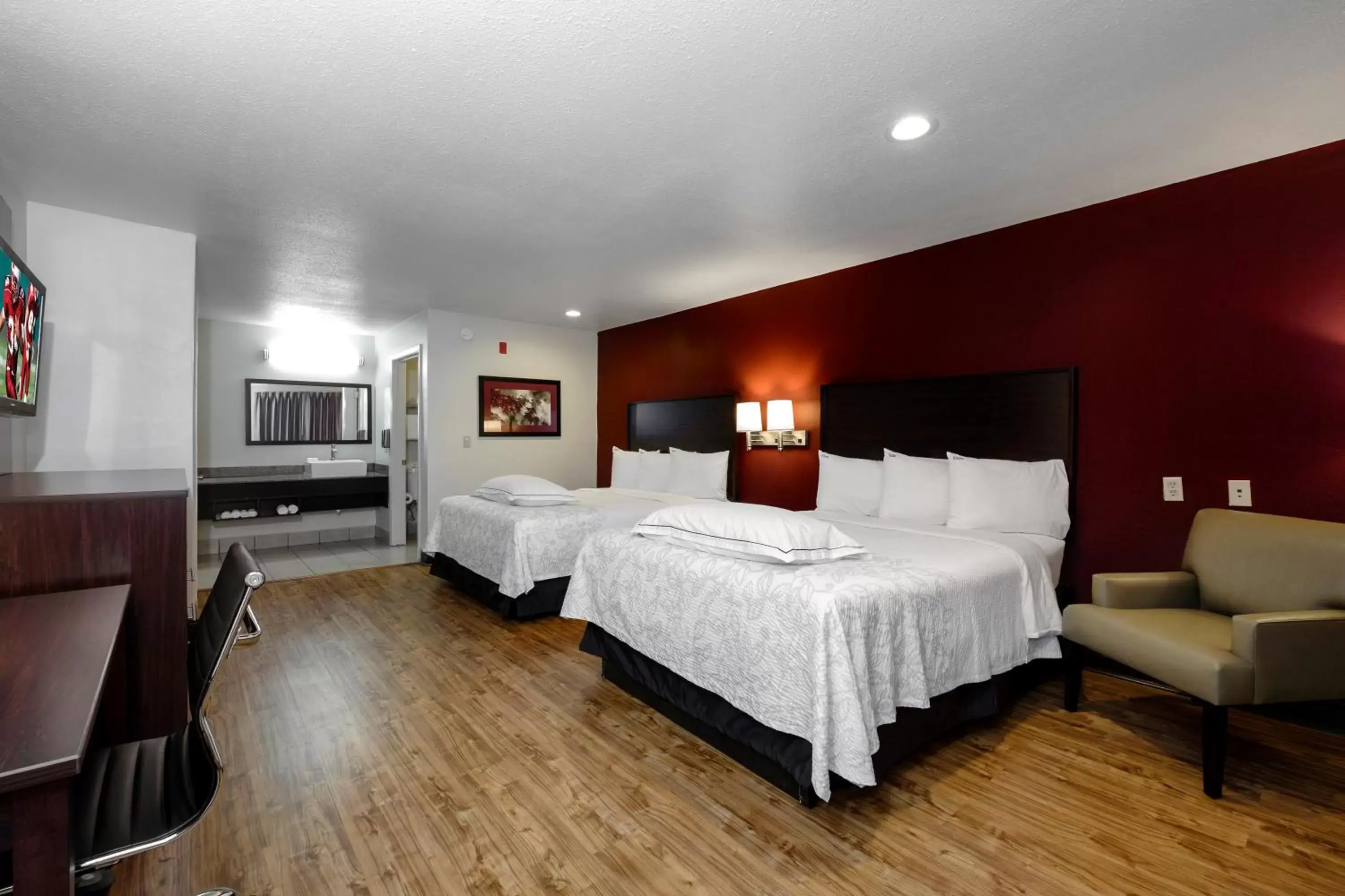 Photo of the whole room, Bed in Red Roof Inn PLUS+ Hammond Photo of the whole room, Bed in Red Roof Inn PLUS+ Hammond