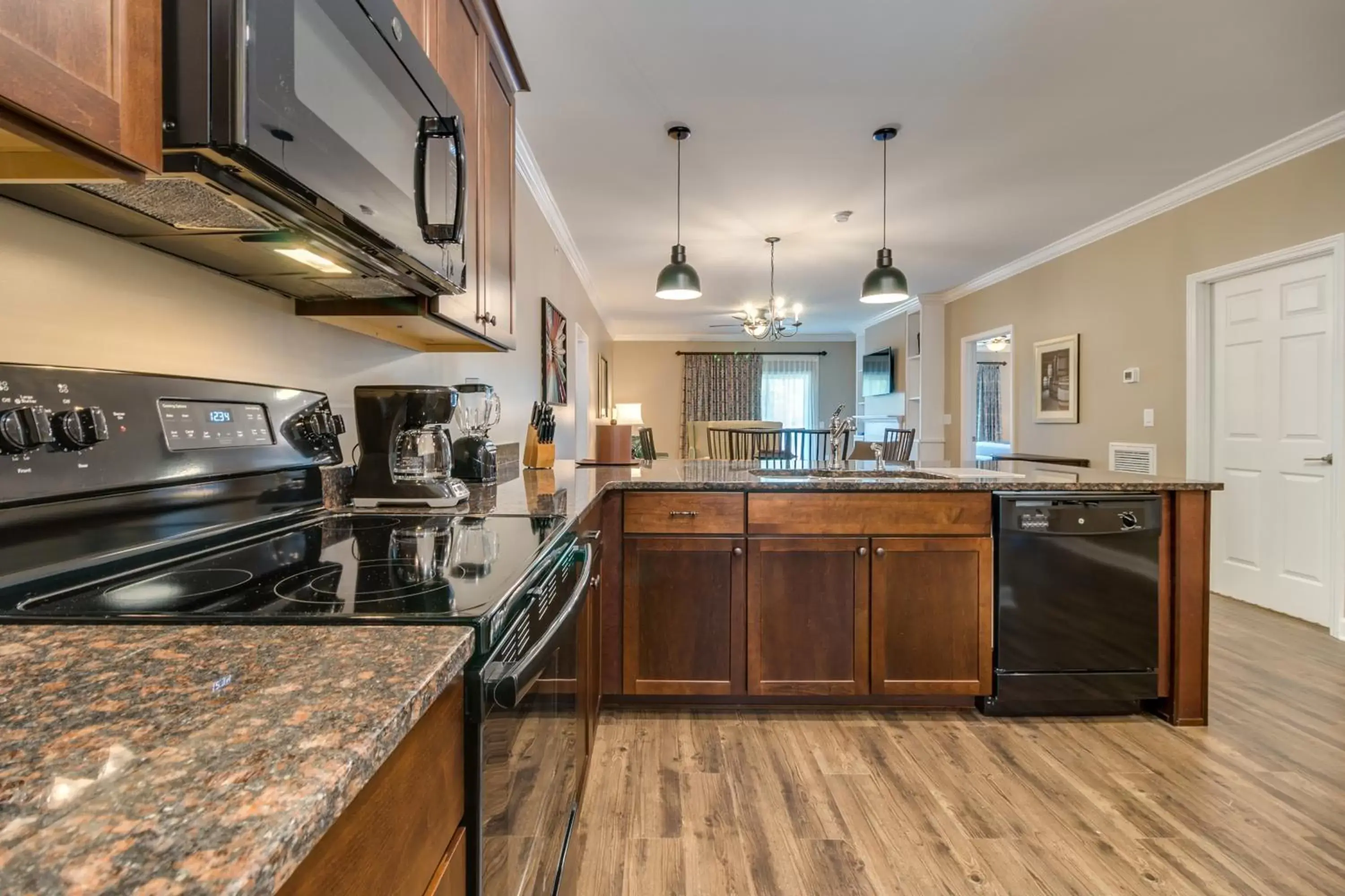 Kitchen or kitchenette, Kitchen/Kitchenette in Holiday Inn Club Vacations Williamsburg Resort, an IHG Hotel