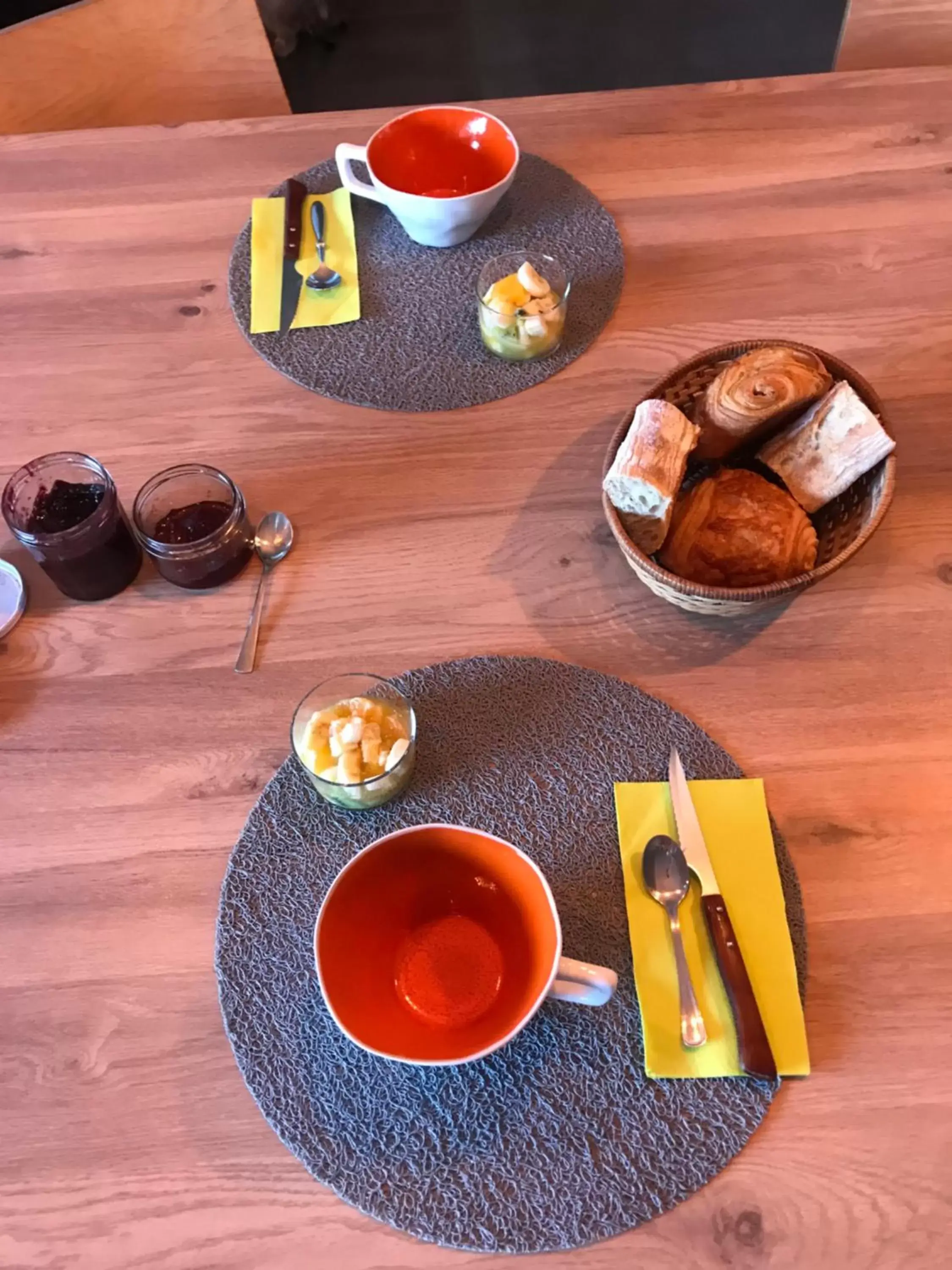 Continental breakfast in Petite halte à Montauban de Bretagne 200 de la gare