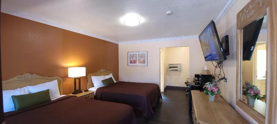 Photo of the whole room, Bed in Lakeview Inn