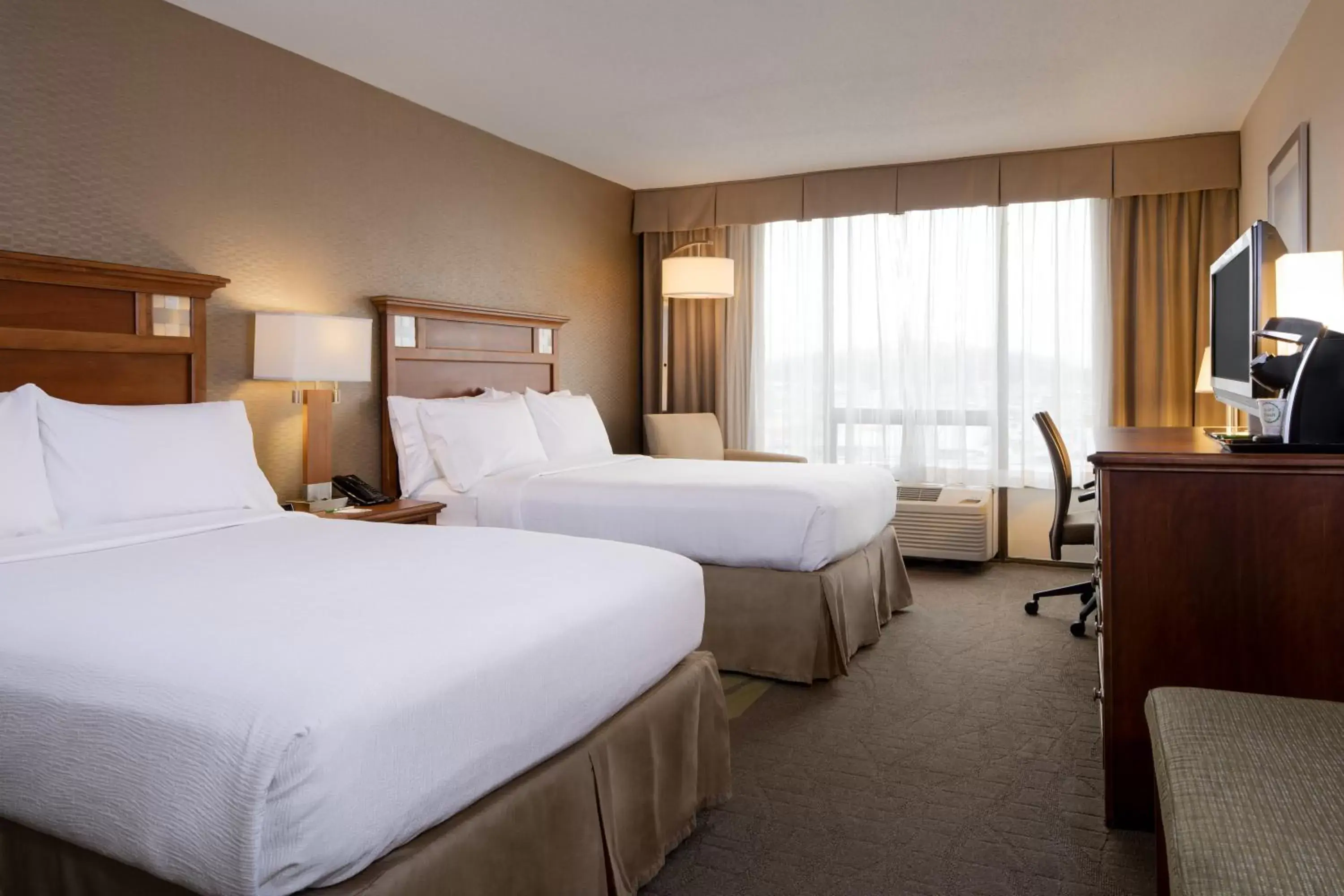 Double Room with Two Double Beds - Disability Access with Bathtub/Non-Smoking in Holiday Inn Columbia East-Jessup by IHG Double Room with Two Double Beds - Disability Access with Bathtub/Non-Smoking in Holiday Inn Columbia East-Jessup by IHG