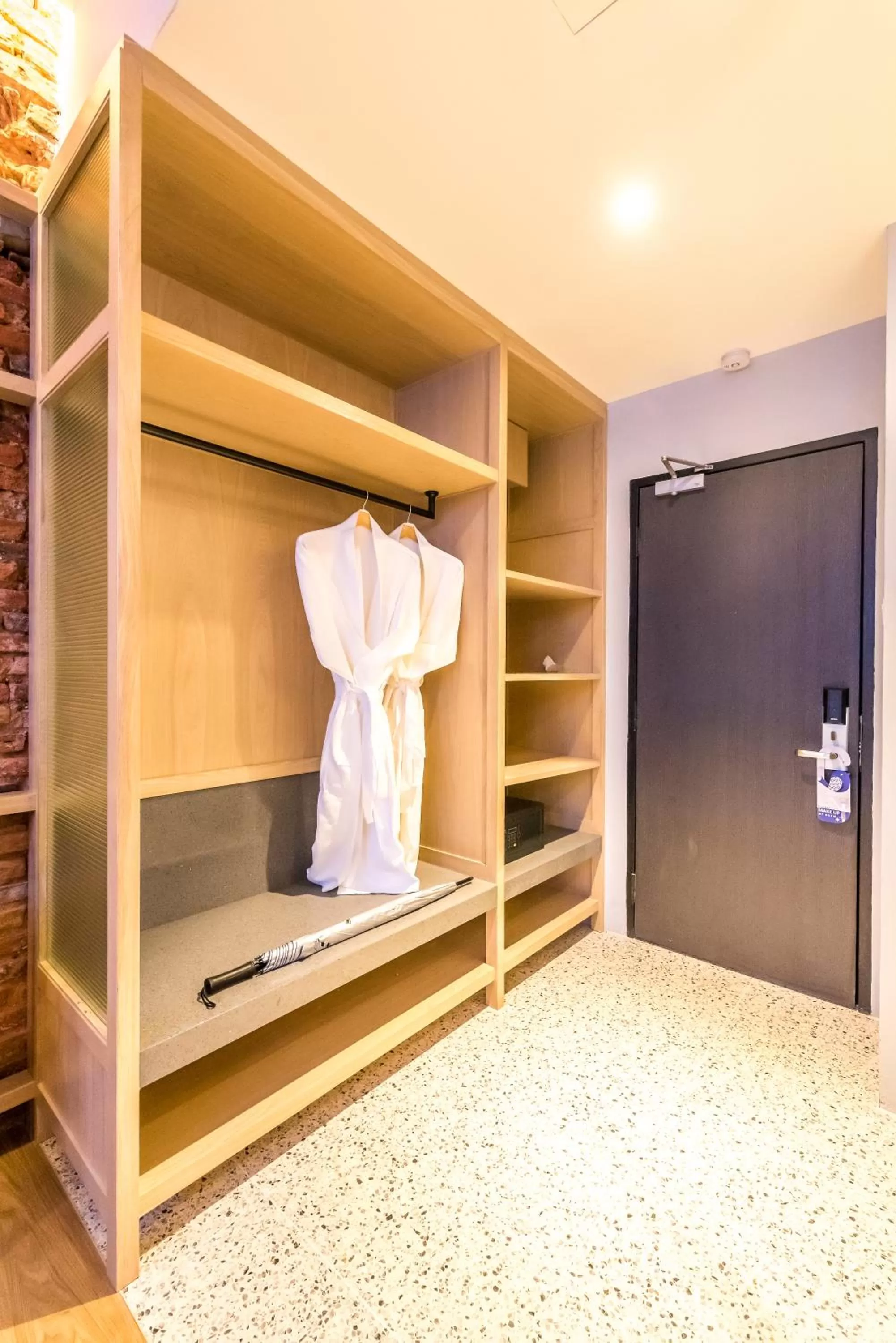 wardrobe in Tien Terrace Macalister