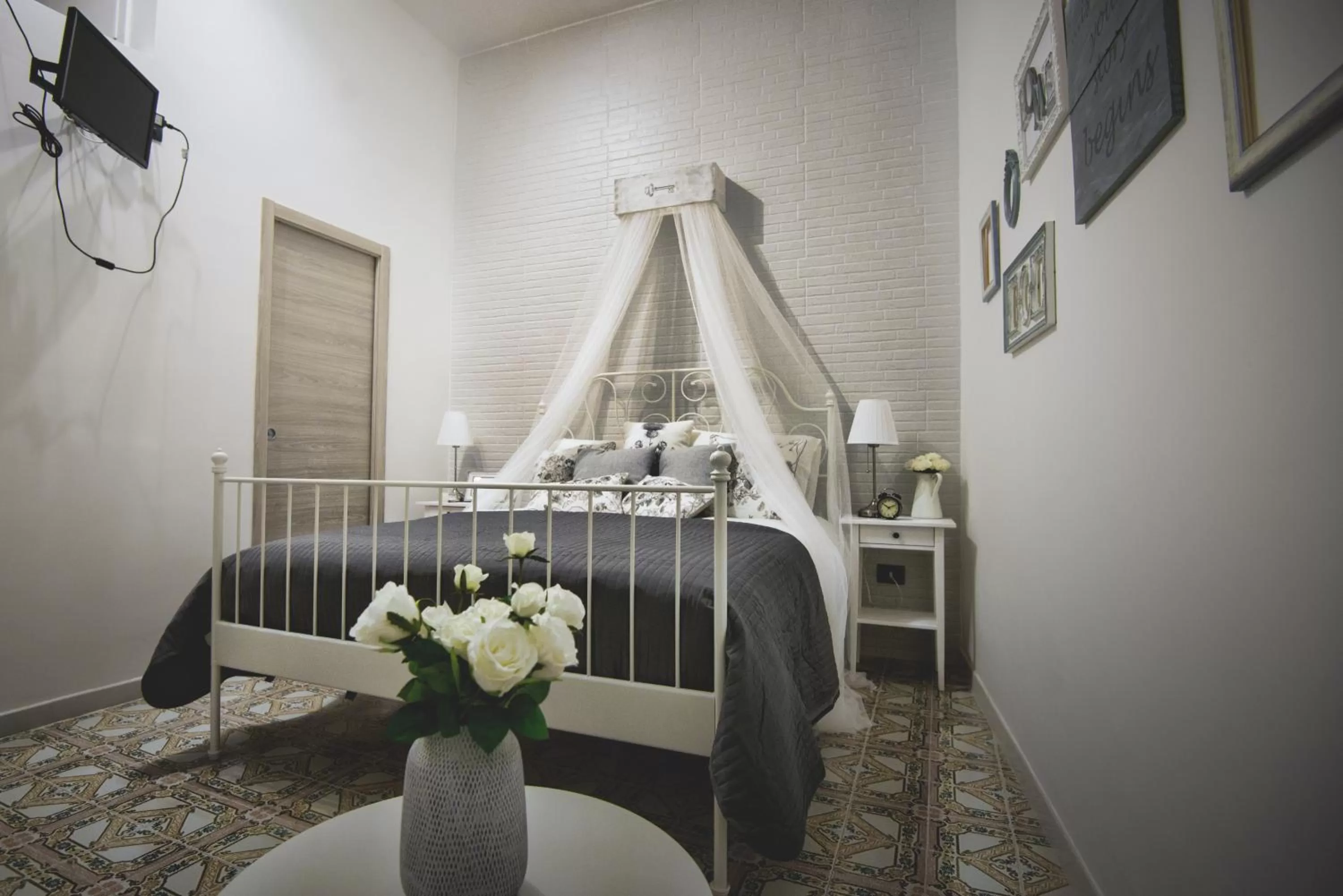 Bathroom, Bed in Elegant B&B - Il Vicolo storico