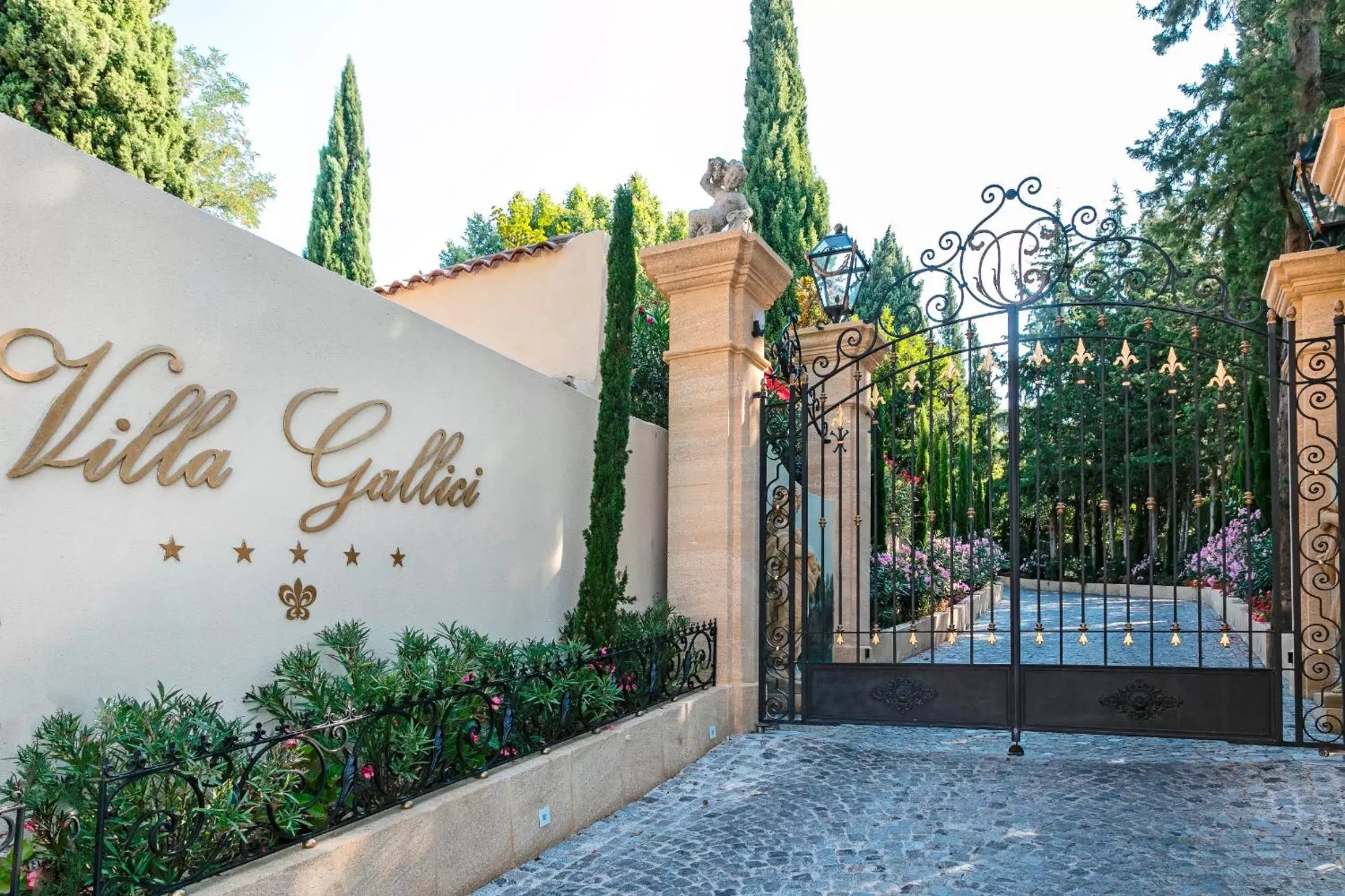 Facade/entrance, Property Building in Villa Gallici Hôtel & Spa