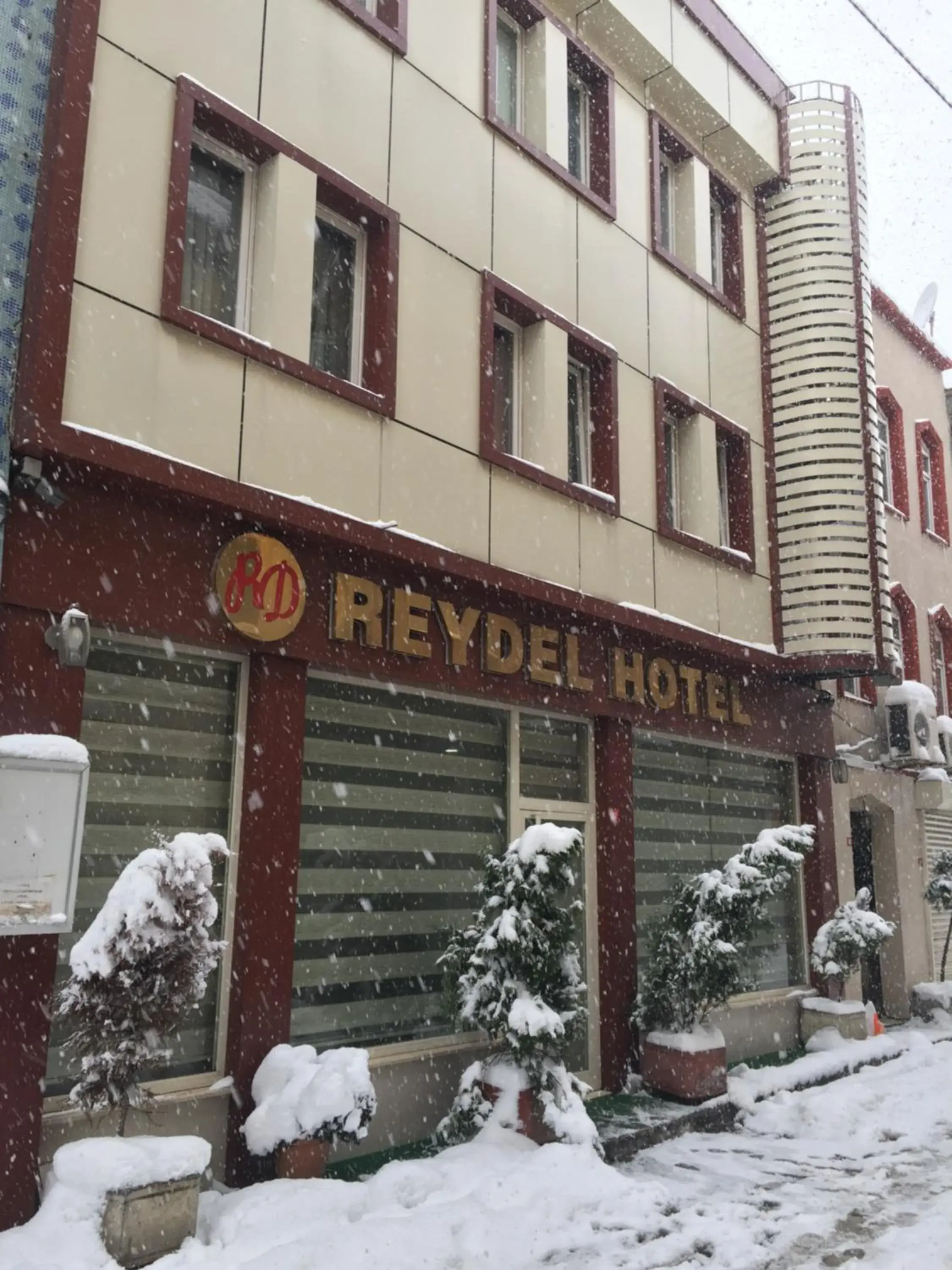 Facade/entrance, Winter in Reydel Hotel