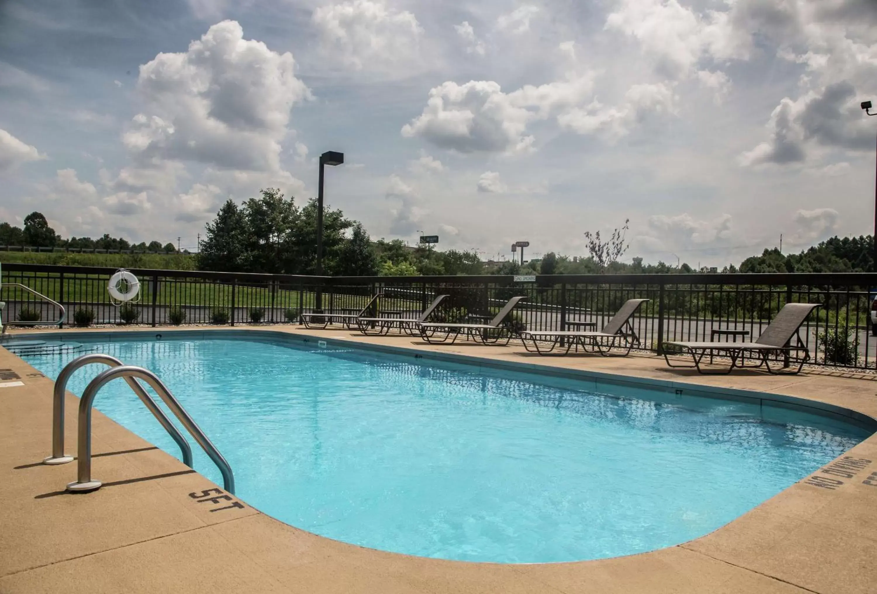 Pool view, Swimming Pool in Hampton Inn Summersville
