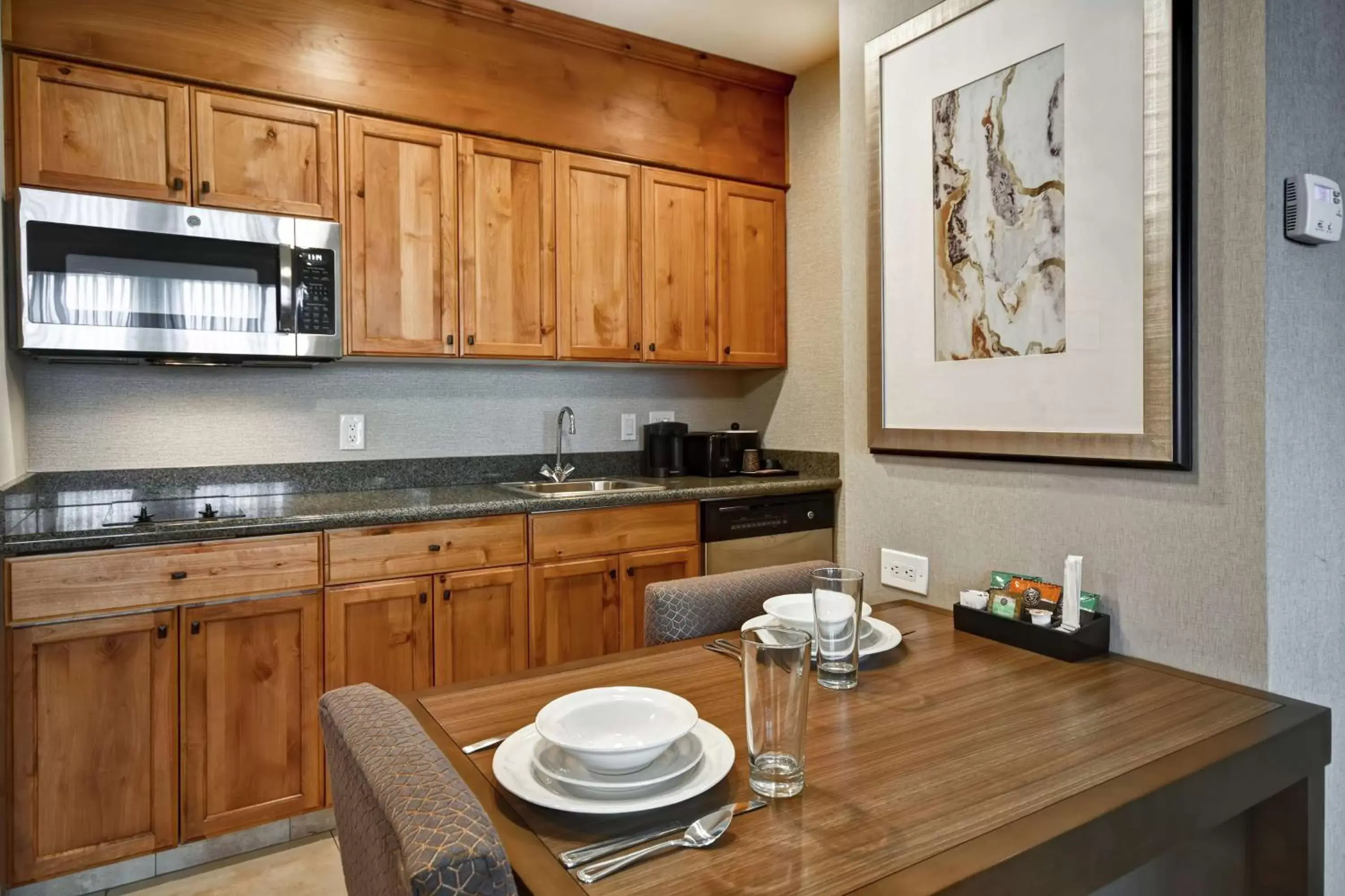 Kitchen or kitchenette, Kitchen/Kitchenette in Homewood Suites by Hilton Boise