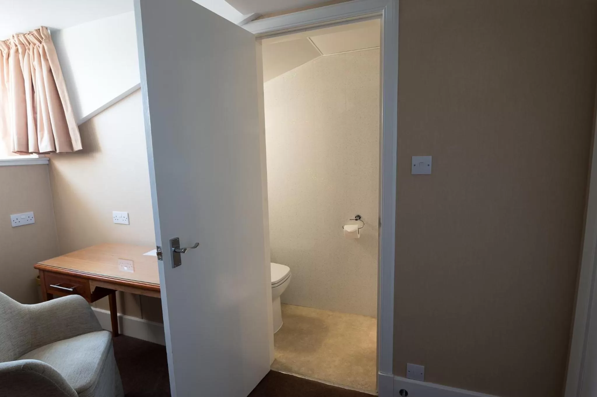 Bathroom in Laichmoray Hotel