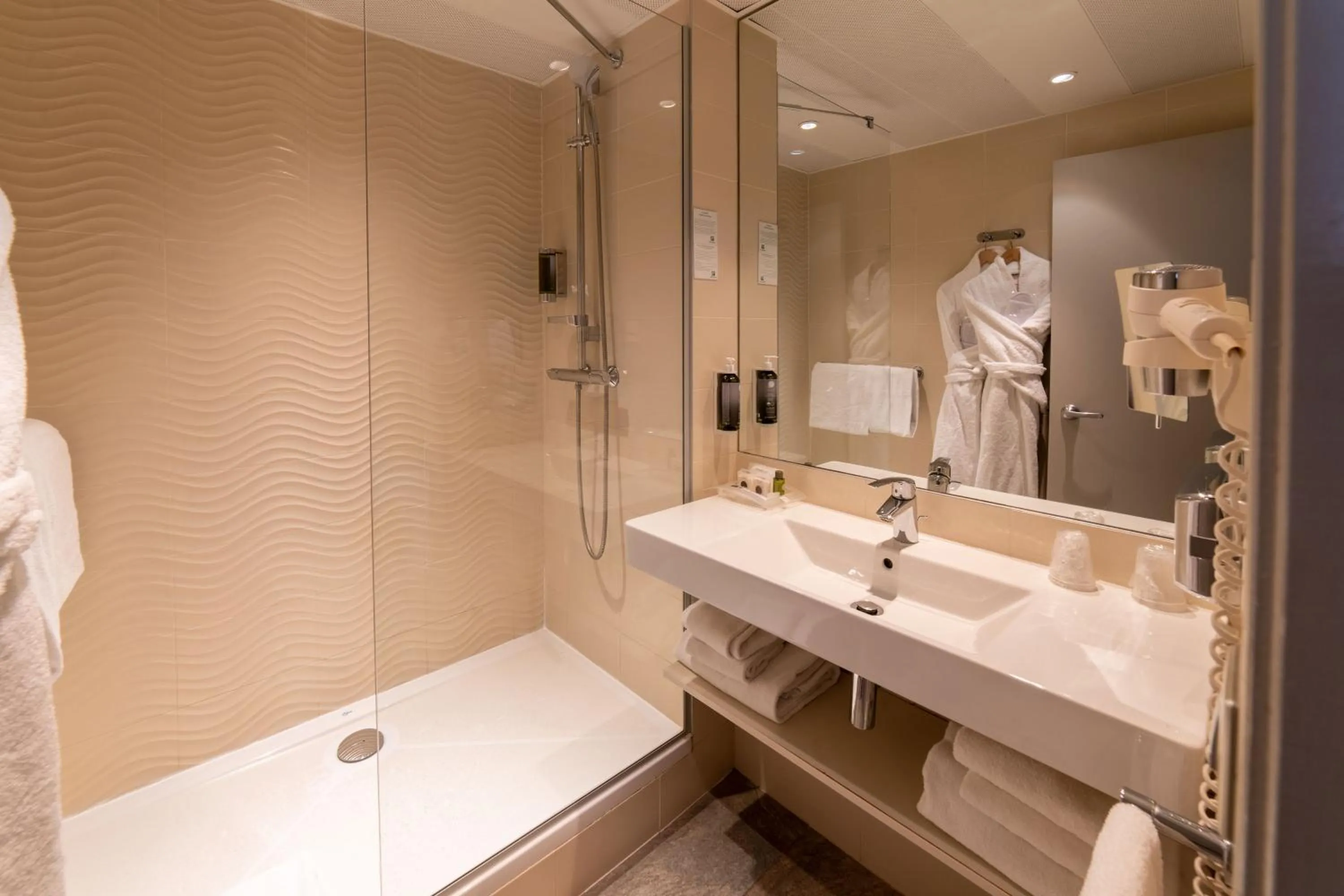 Bathroom in Holiday Inn Lyon Vaise by IHG