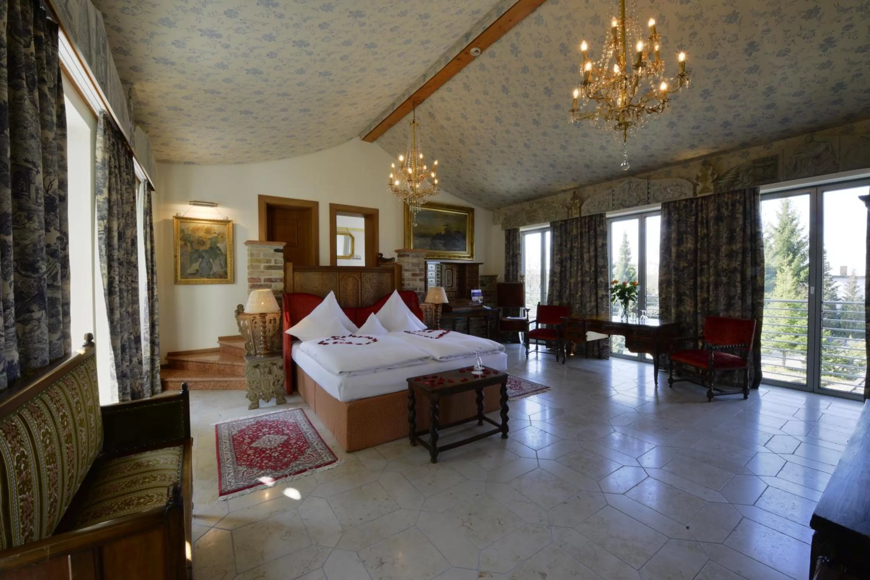 Photo of the whole room, Bed in Ringhotel Alpenhof - Patchworkhotel