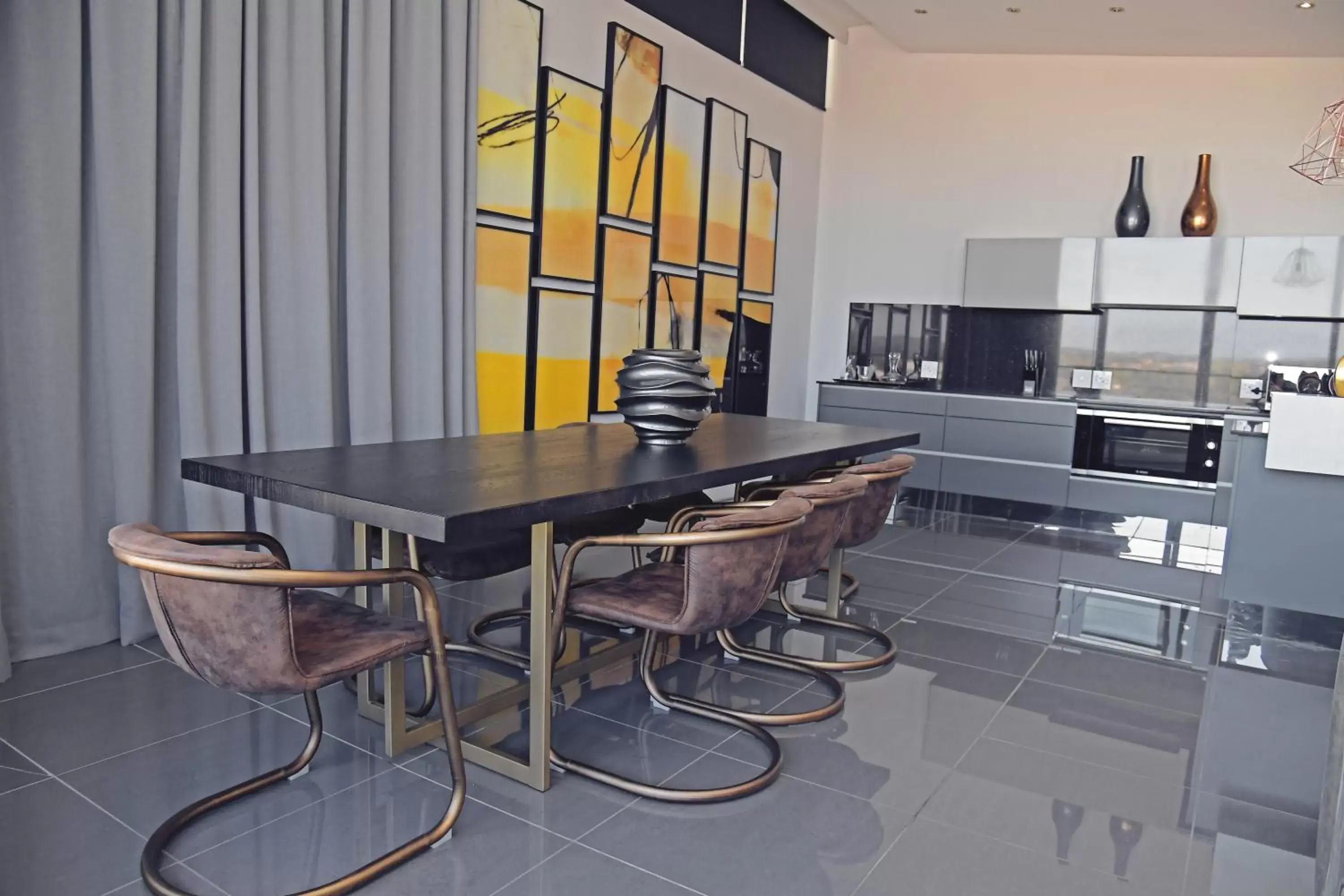 Kitchen or kitchenette, Dining Area in The Capital Menlyn Maine