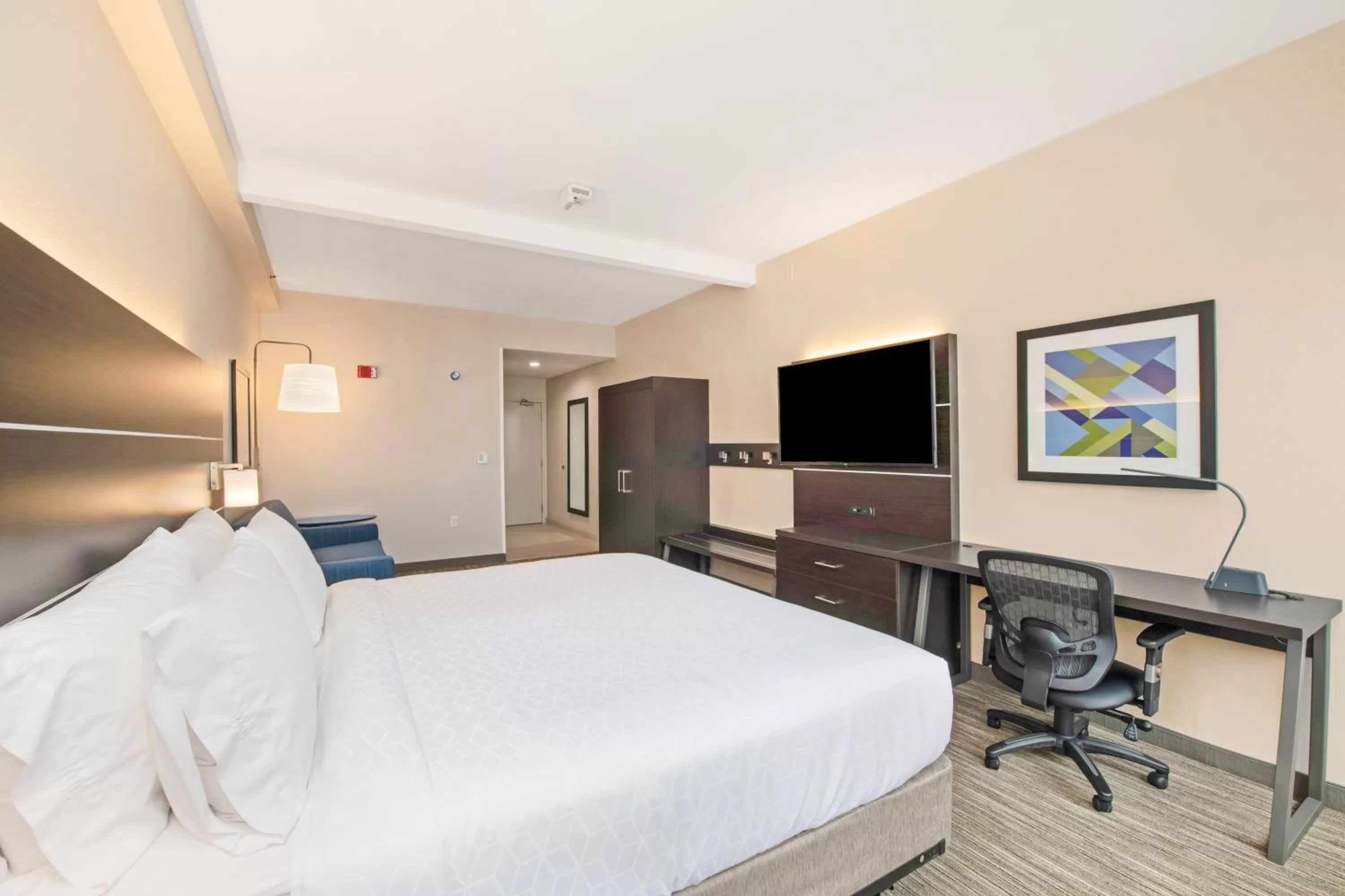 King Room in Holiday Inn Express - Delafield, an IHG Hotel