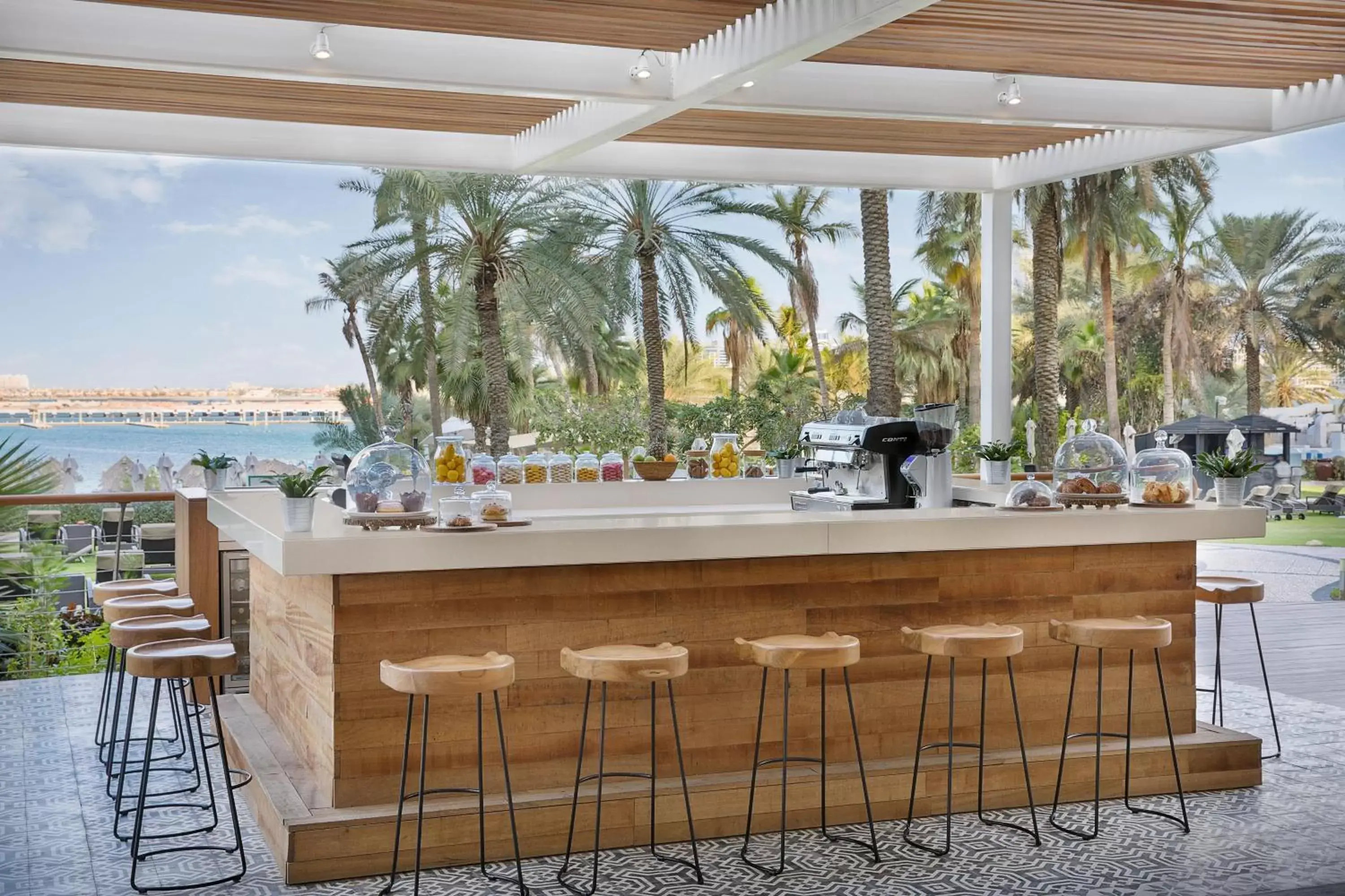 Restaurant/places to eat in Le Meridien Mina Seyahi Beach Resort & Waterpark
