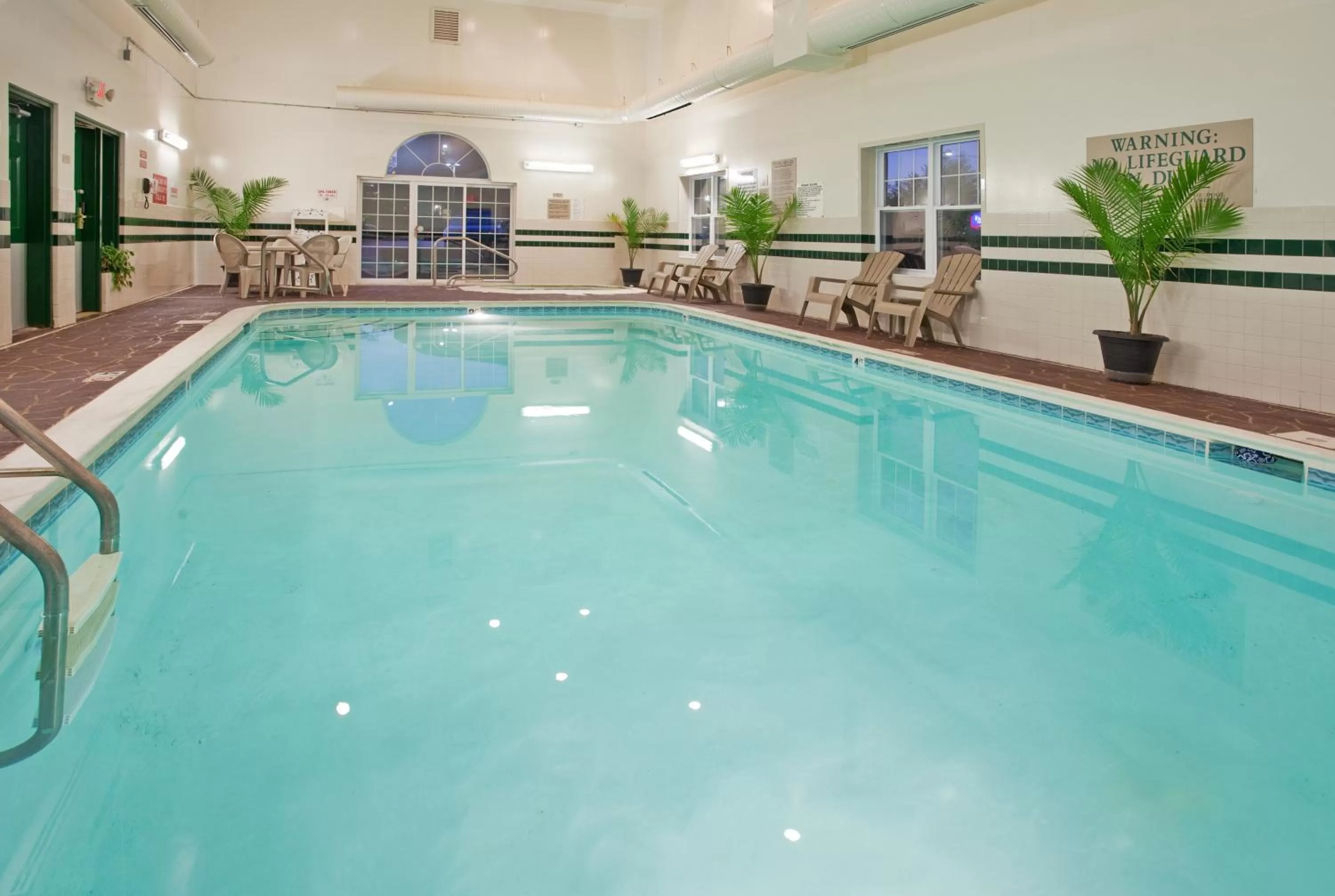 Swimming pool in Country Inn & Suites by Radisson, Louisville East, KY