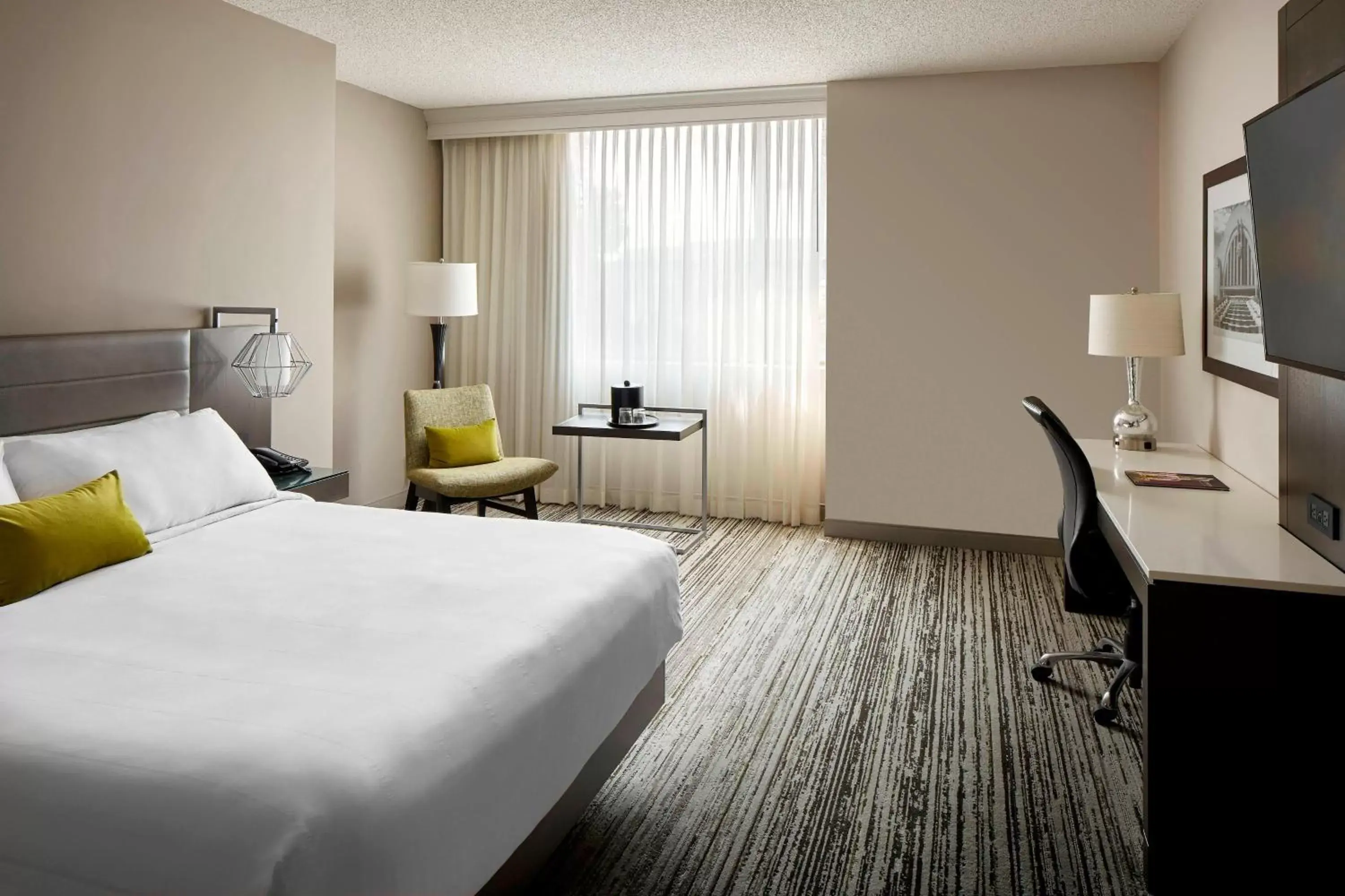 Photo of the whole room, Bed in Marriott Cincinnati Airport