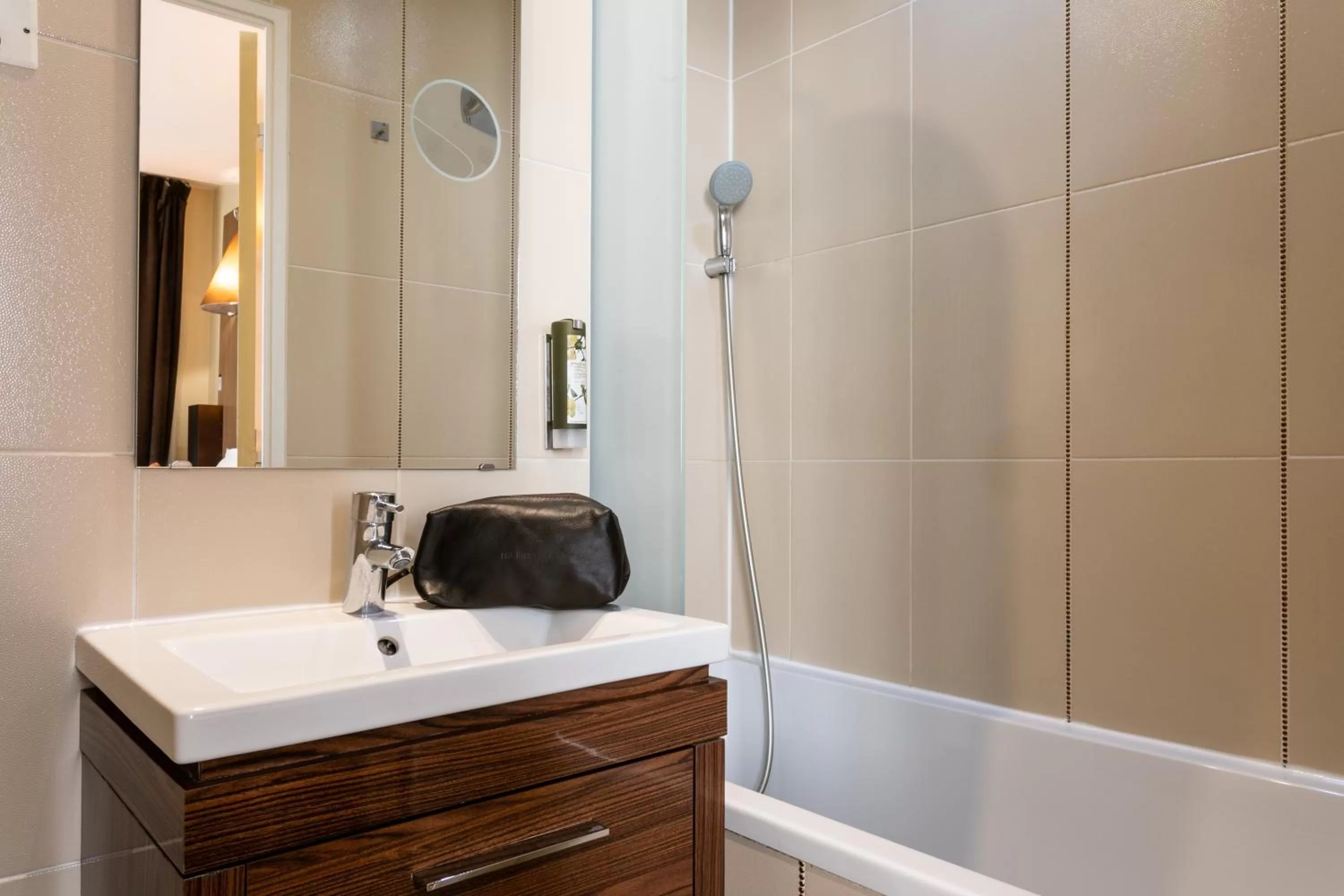 Bathroom in Hôtel Carré Vieux Port