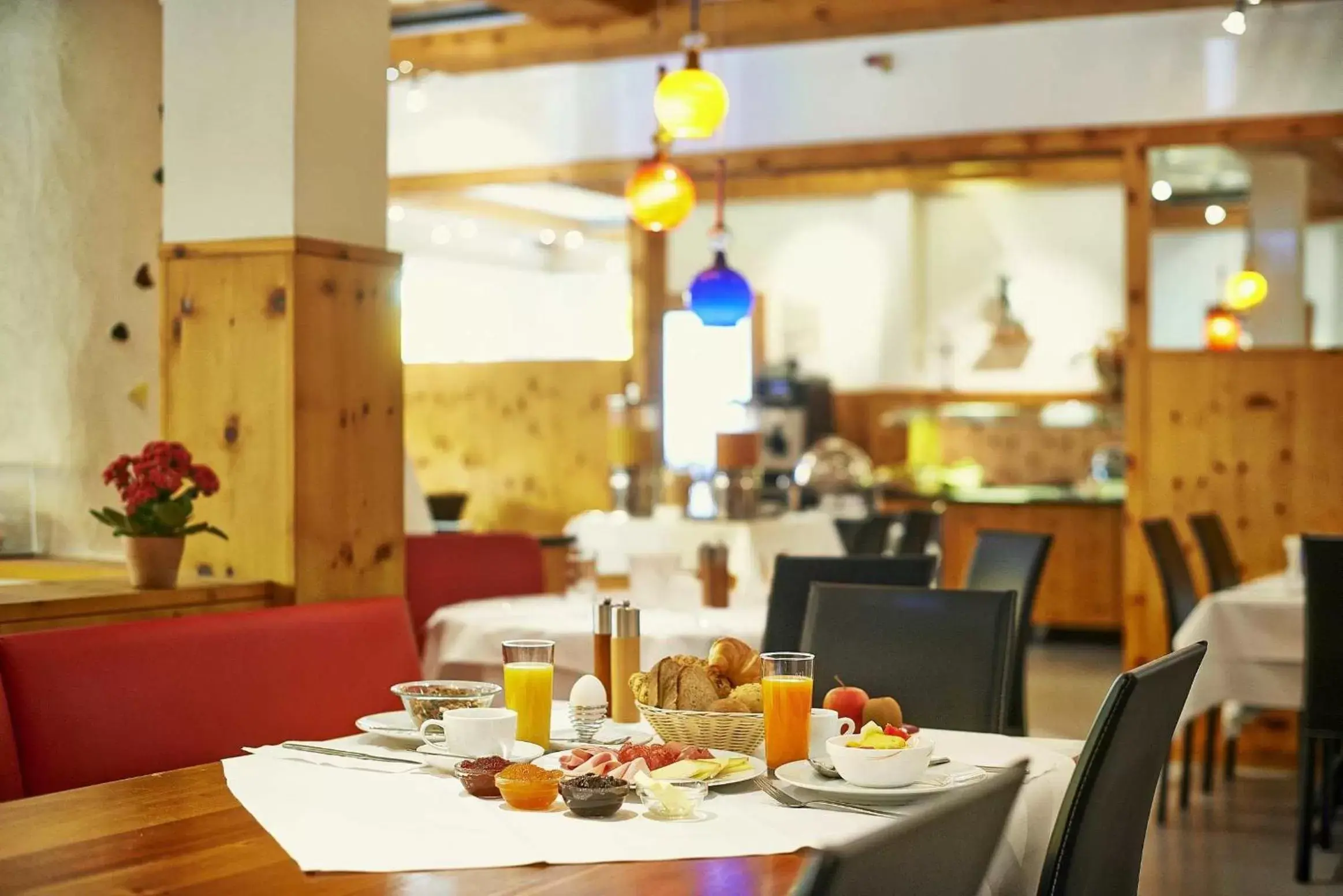 Breakfast, Restaurant/Places to Eat in Sorell Hotel Sonnental