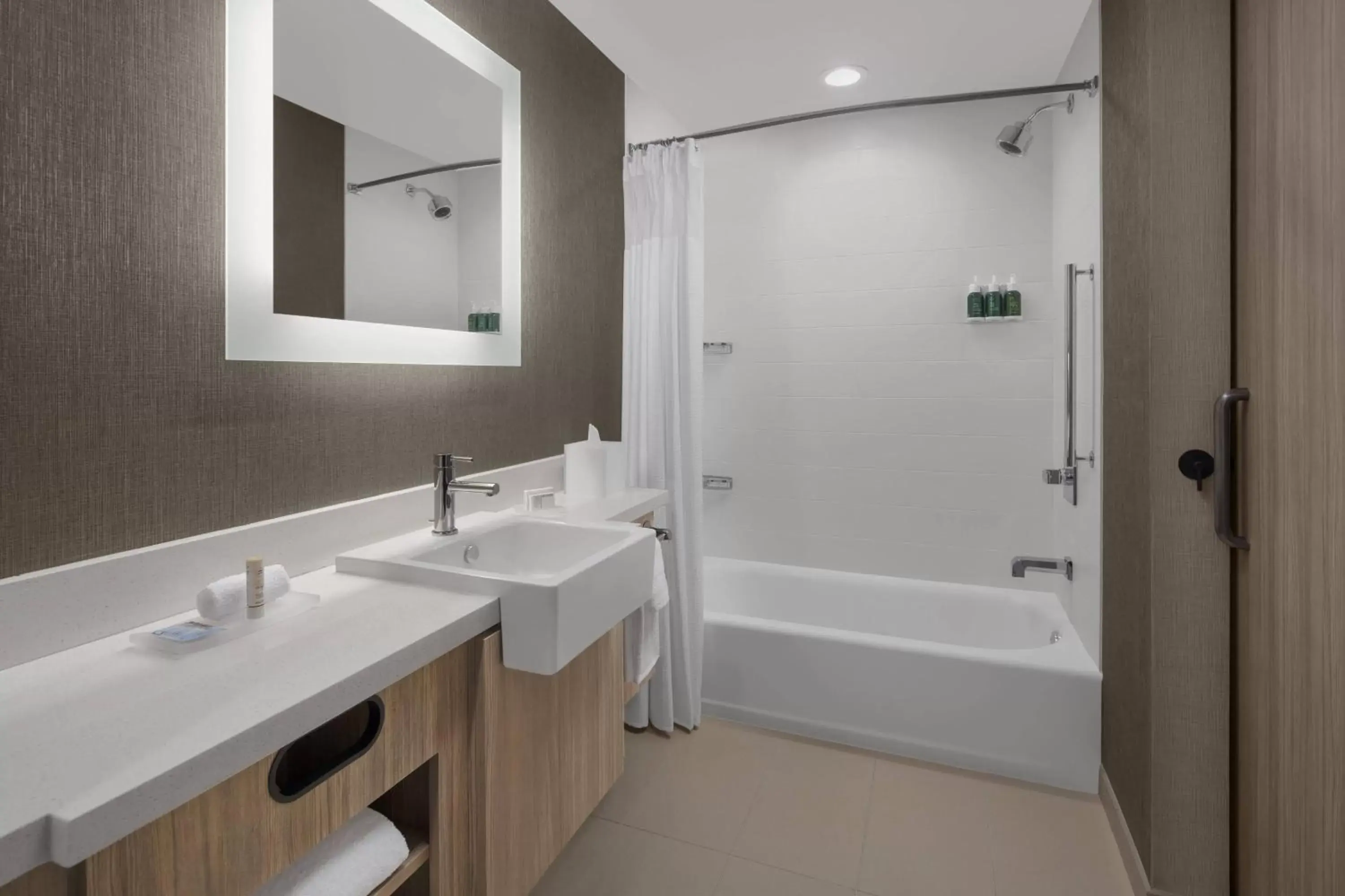 Bathroom in SpringHill Suites by Marriott Tuckahoe Westchester County