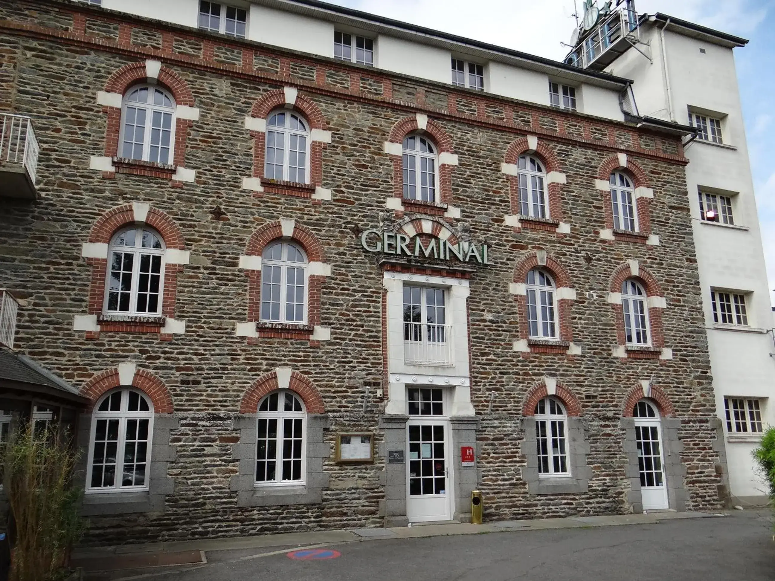 Facade/entrance, Property Building in Le Germinal