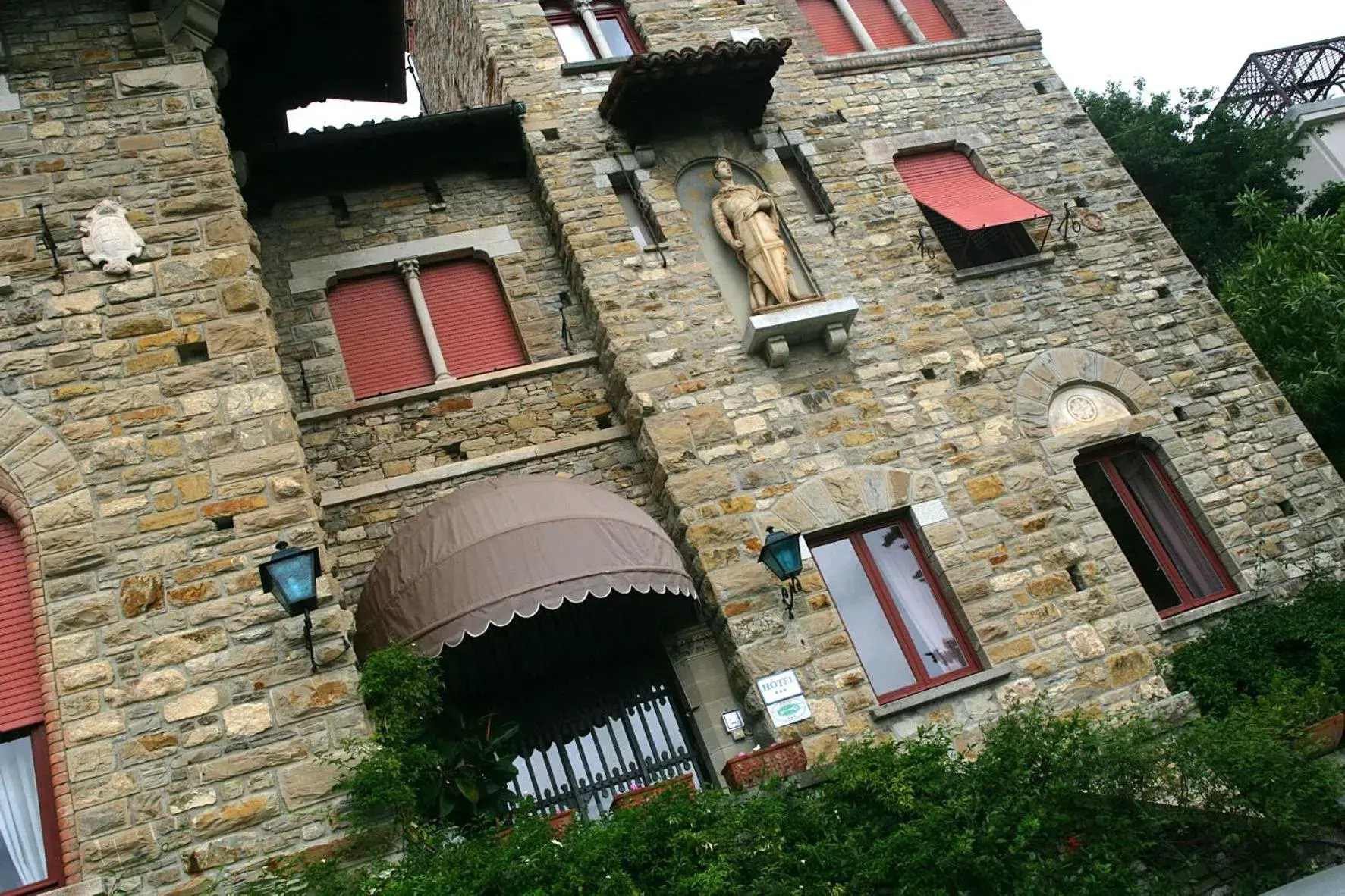 Property Building in Hotel La Vela-Castello Il Rifugio