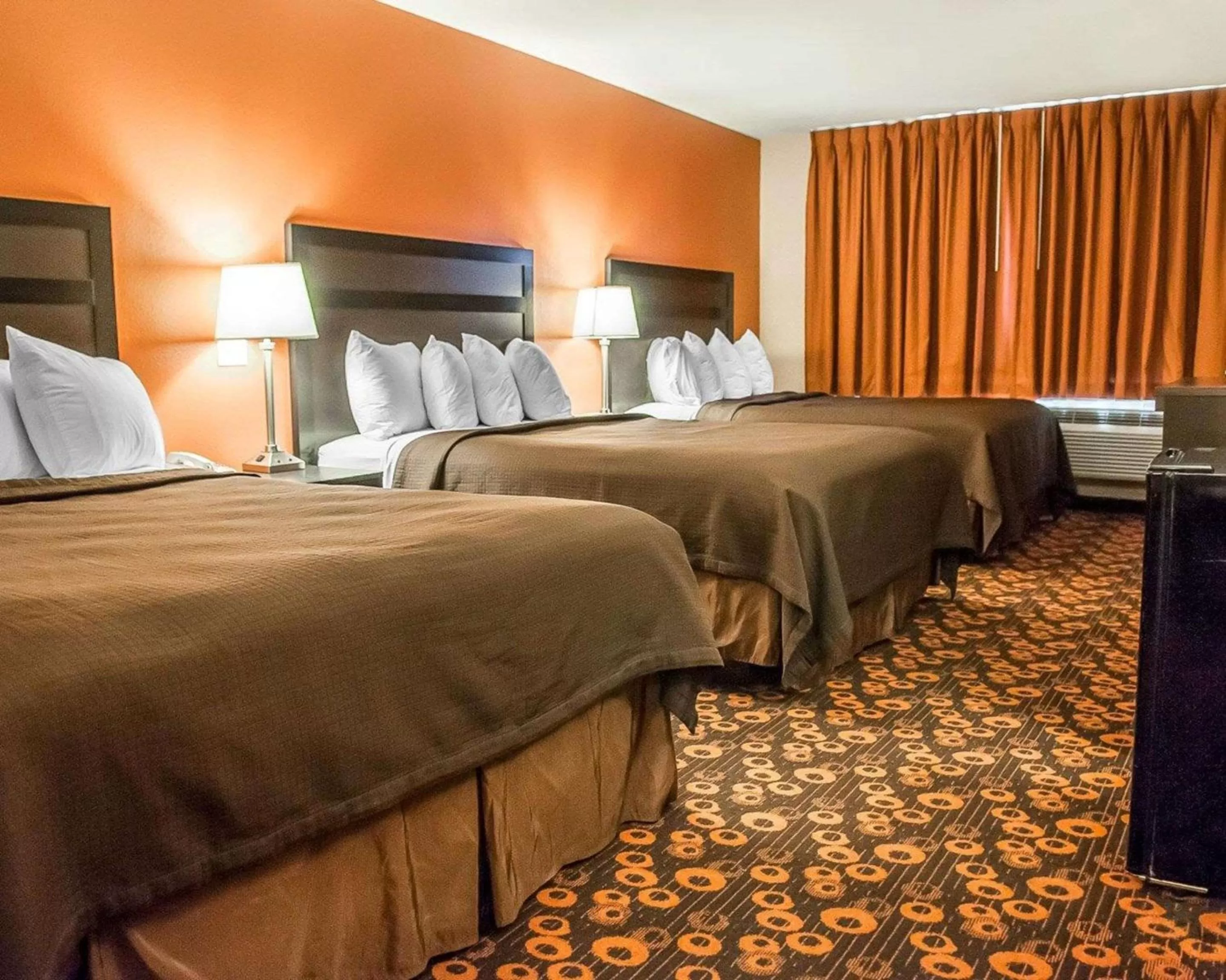 Photo of the whole room in Econo Lodge Inn & Suites Santa Fe South