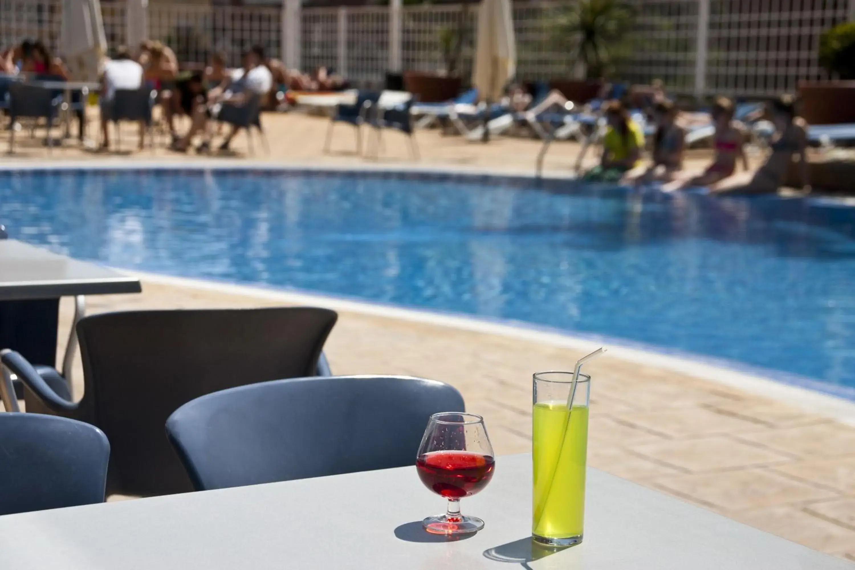 Swimming pool in Hotel Bon Repos Swimming pool in Hotel Bon Repos