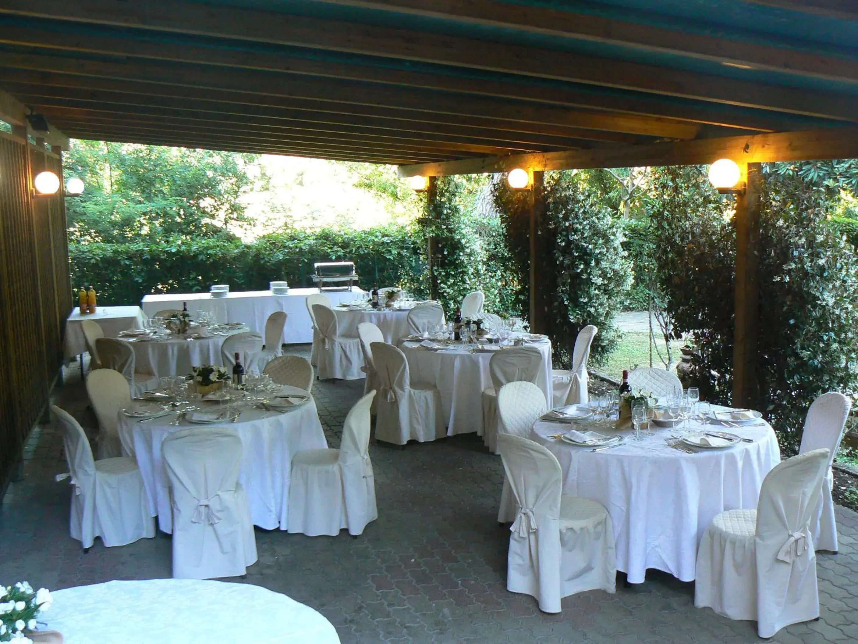 Restaurant/places to eat, Banquet Facilities in Hotel Moderno