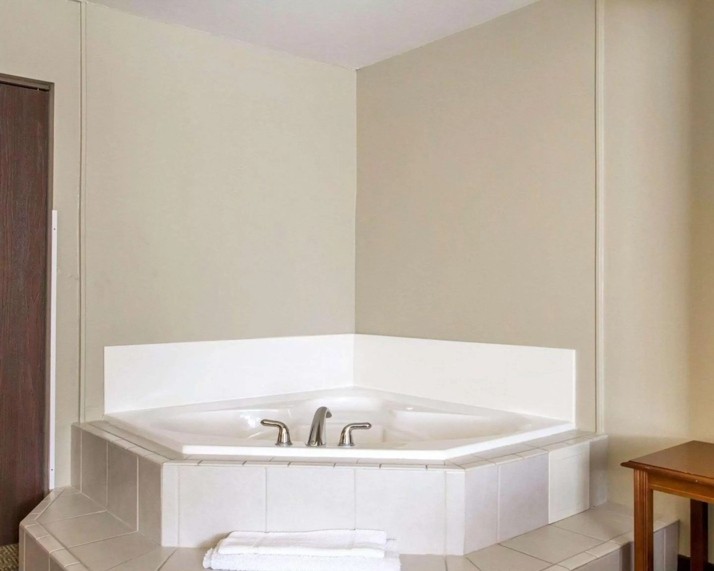 Photo of the whole room, Bathroom in Comfort Inn Bolivar