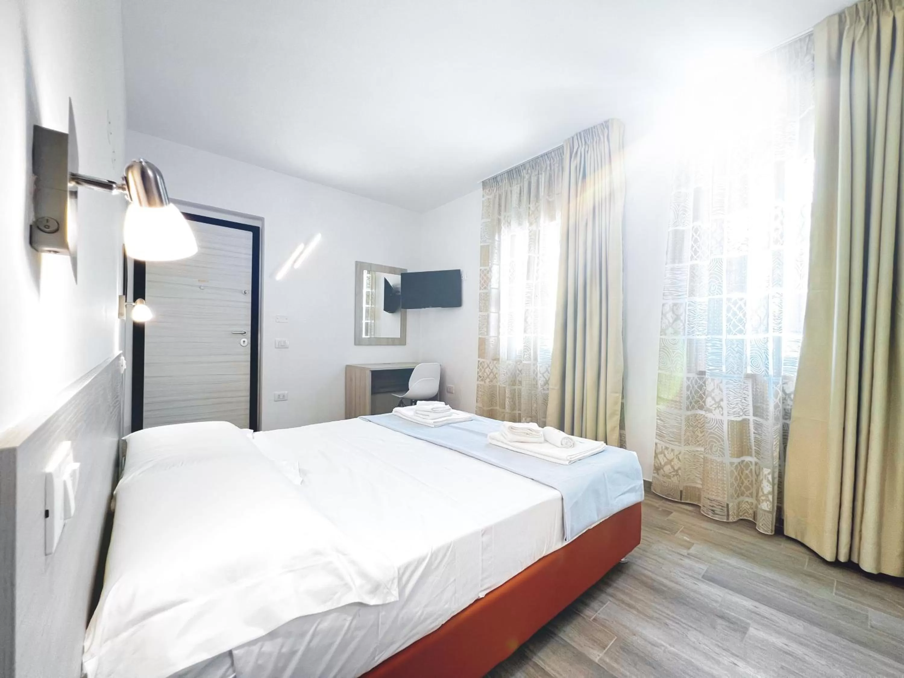 Bedroom, Bed in Perla Blu Tropea