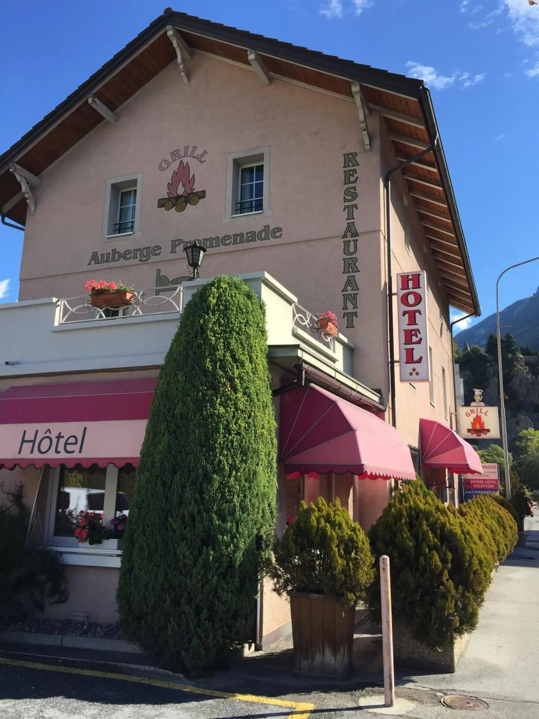 Facade/entrance, Property Building in La Promenade