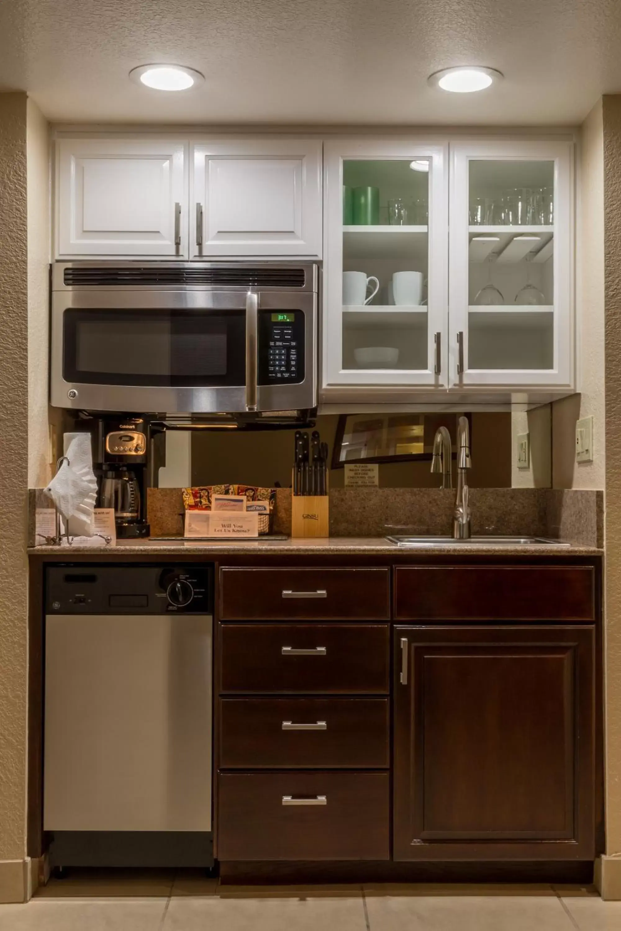 Kitchen or kitchenette, Kitchen/Kitchenette in Coronado Beach Resort