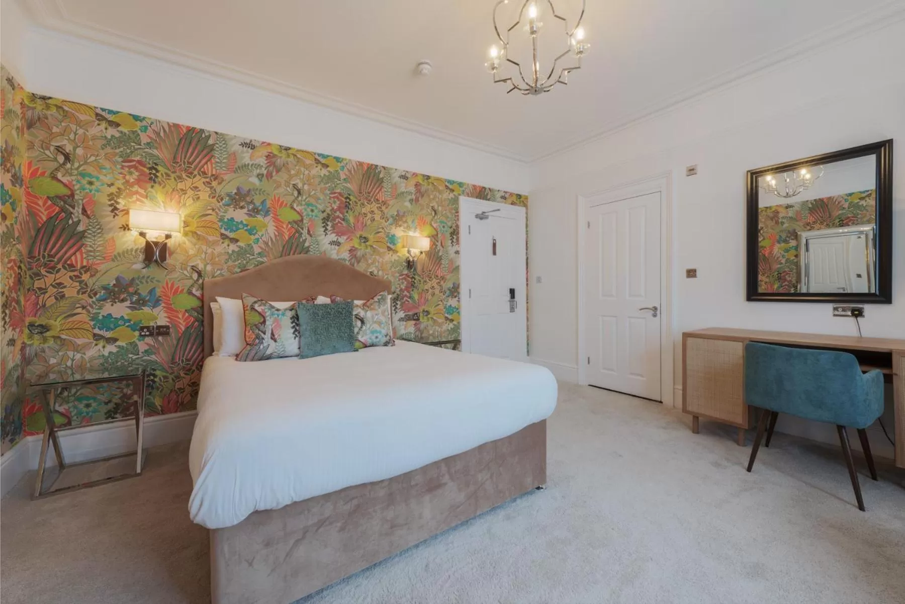 Bed in Florence Gardens Boutique Hotel and Restaurant