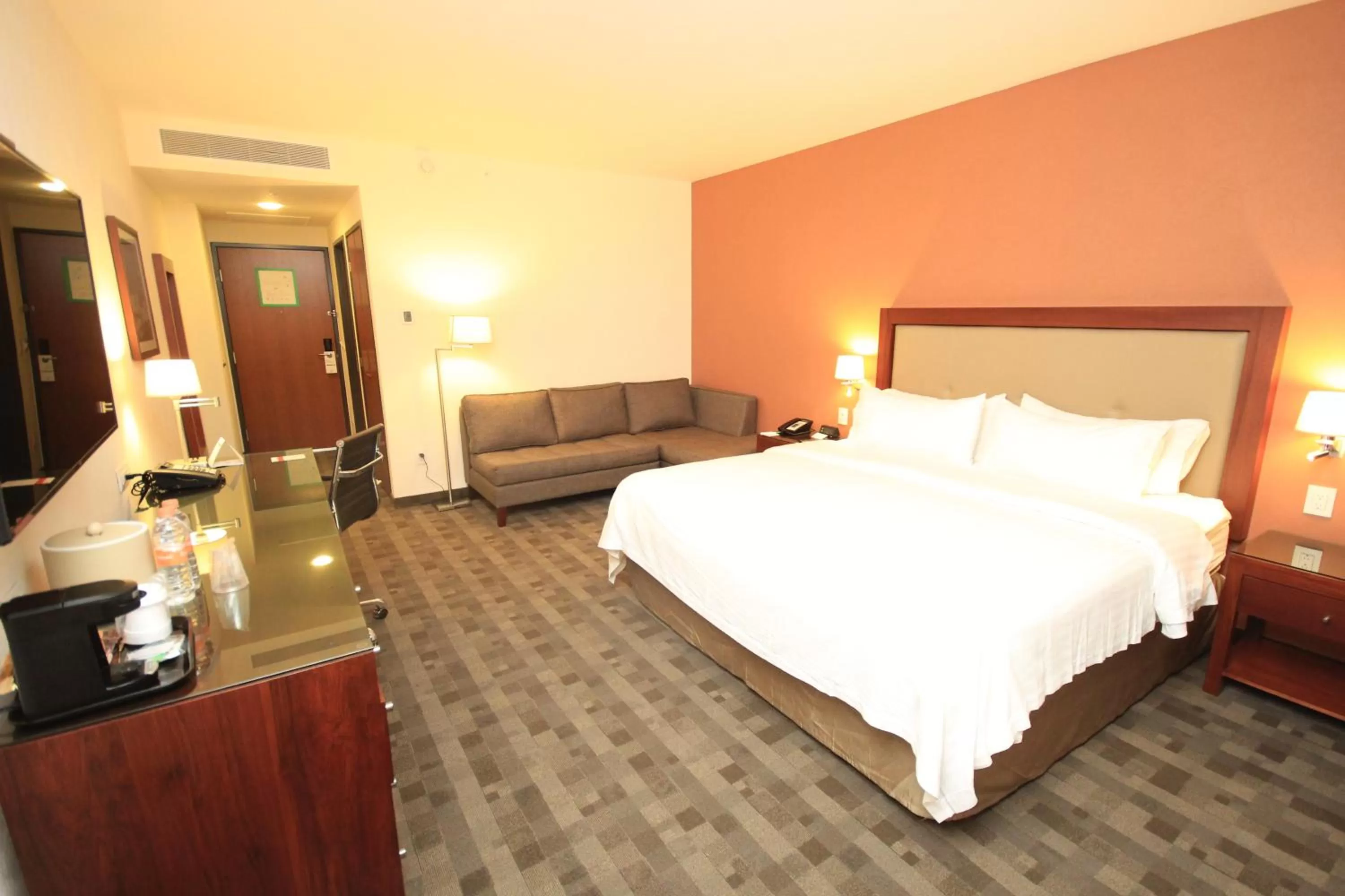 Photo of the whole room, Bed in Holiday Inn & Suites Plaza Mayor by IHG