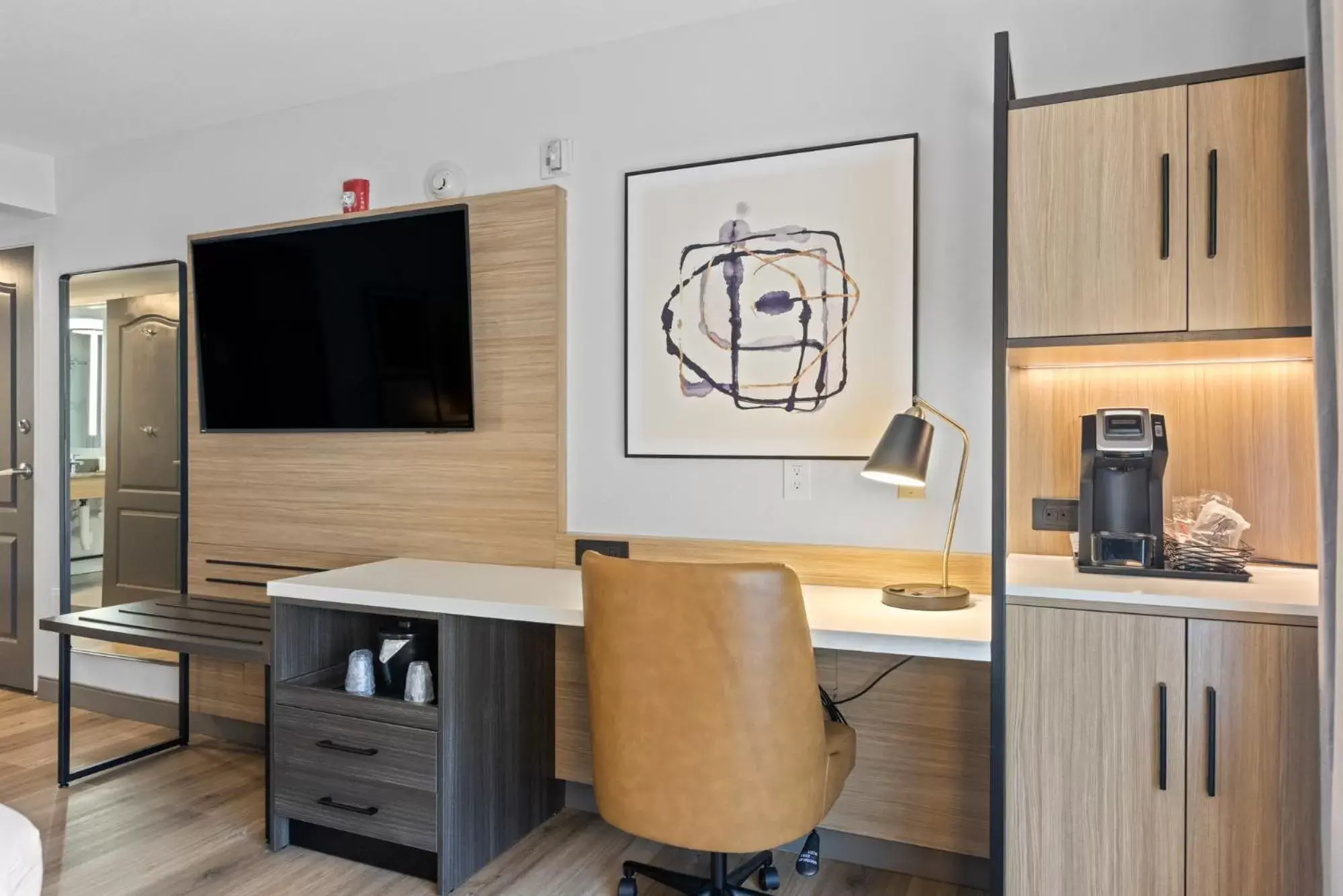 TV and multimedia, TV/Entertainment Center in Country Inn & Suites by Radisson, Savannah Airport, GA