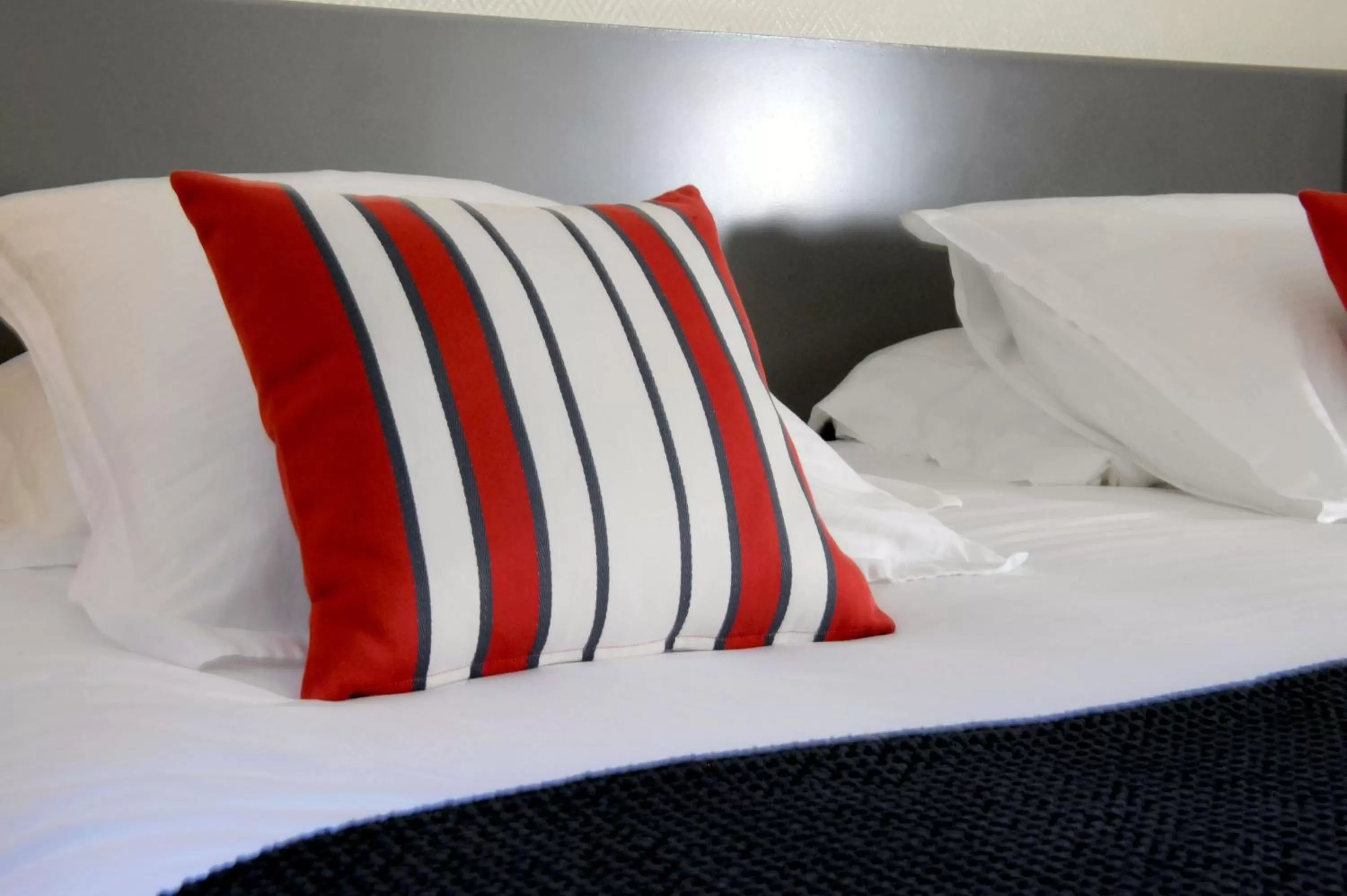 Bed in Logis Hôtel du Chêne