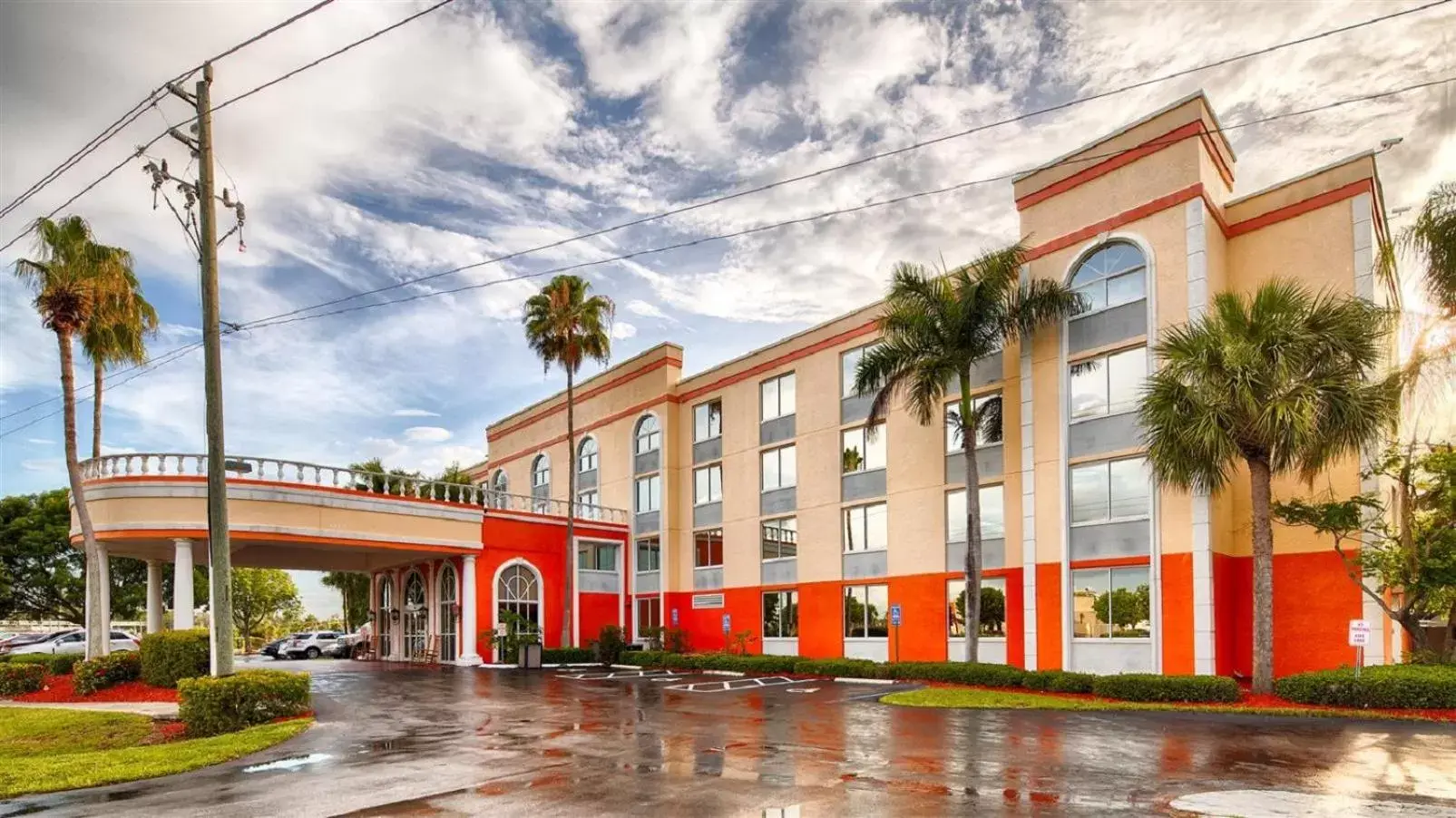Property Building in Best Western Fort Myers Inn and Suites